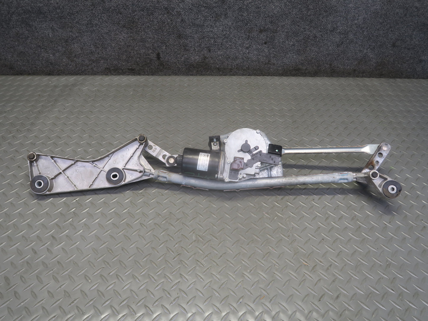 06-11 Mercedes W164 Ml-class Windshield Wiper Transmission Linkage w Motor OEM