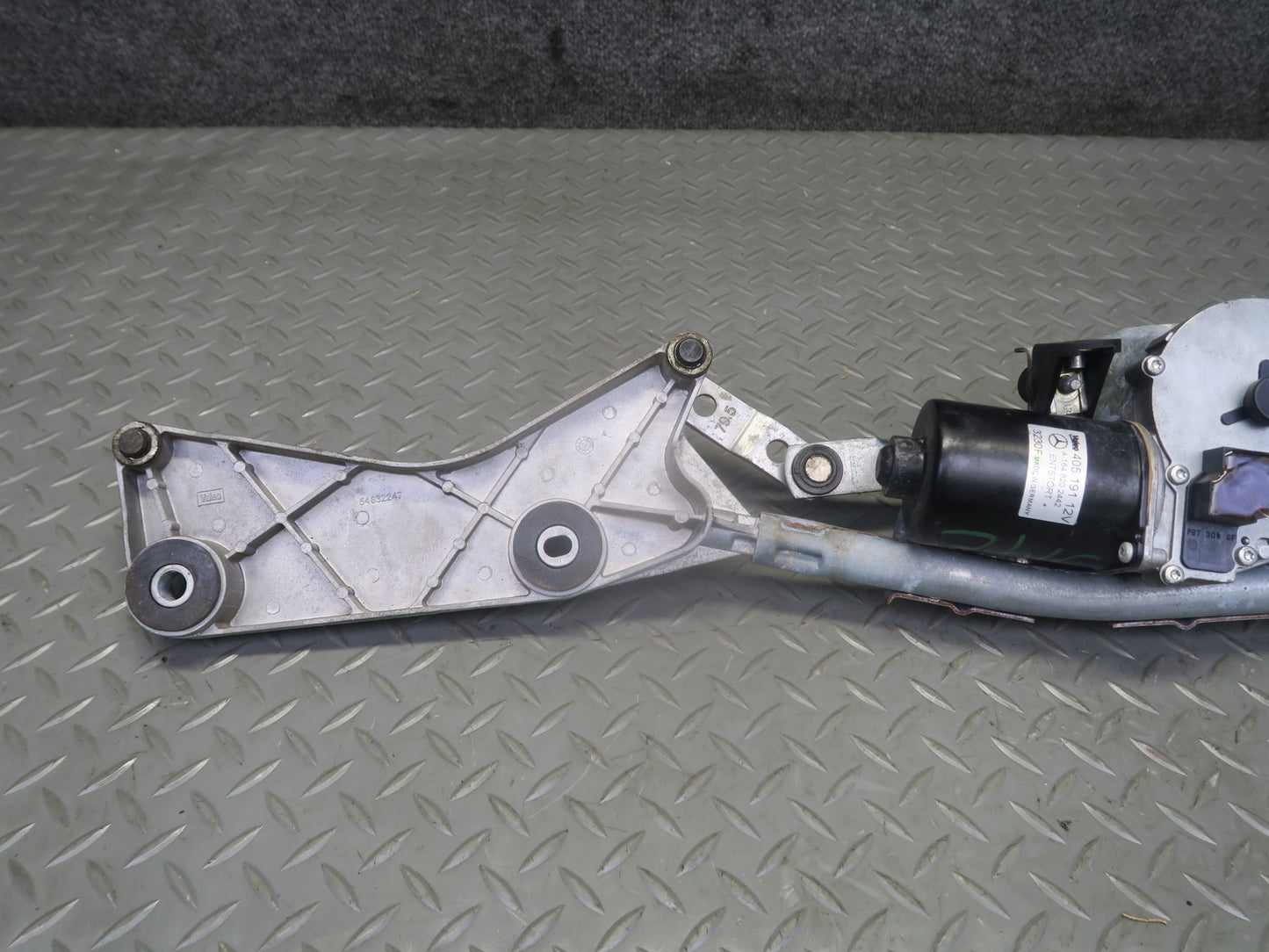 06-11 Mercedes W164 Ml-class Windshield Wiper Transmission Linkage w Motor OEM