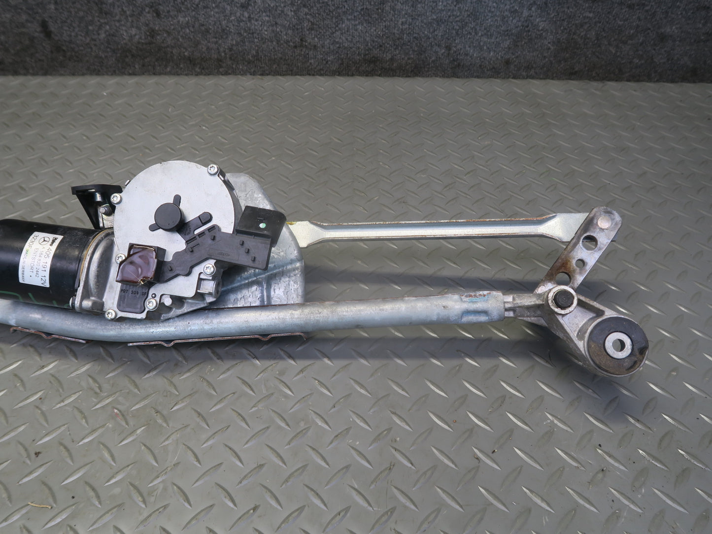 06-11 Mercedes W164 Ml-class Windshield Wiper Transmission Linkage w Motor OEM