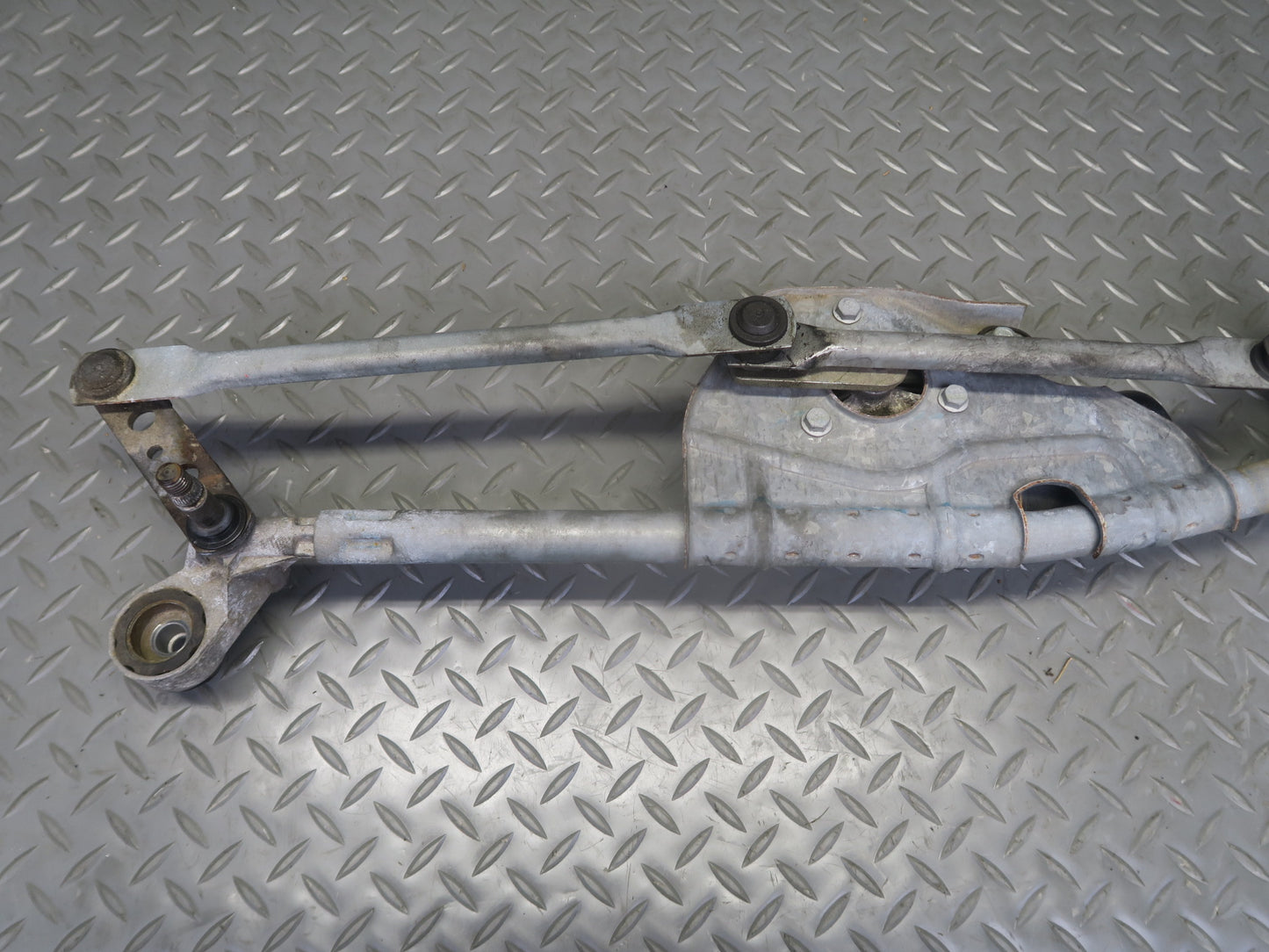 06-11 Mercedes W164 Ml-class Windshield Wiper Transmission Linkage w Motor OEM