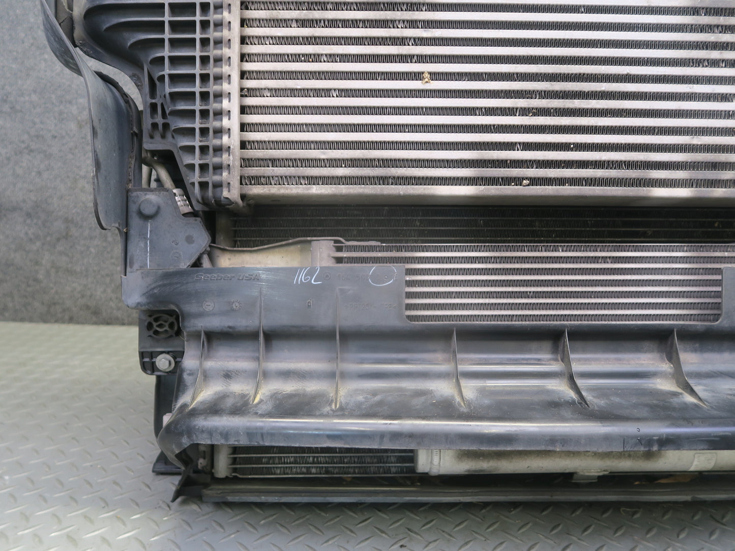 10-11 Mercedes W164 ML350 Diesel Radiator AC Condenser Fan Shroud Assembly OEM
