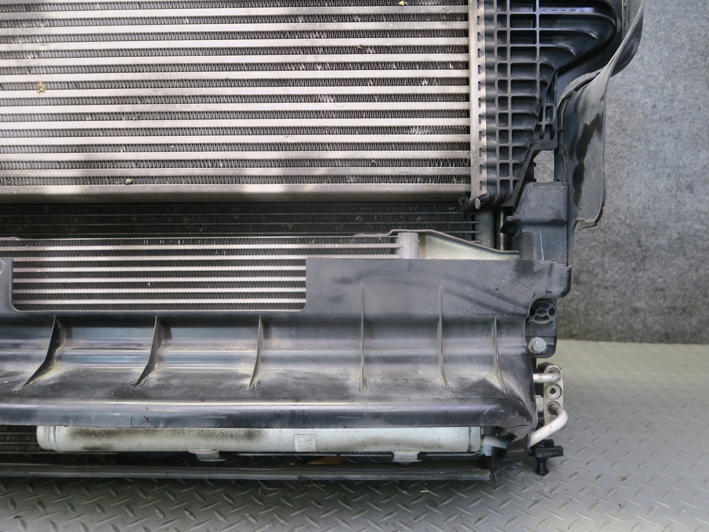 10-11 Mercedes W164 ML350 Diesel Radiator AC Condenser Fan Shroud Assembly OEM