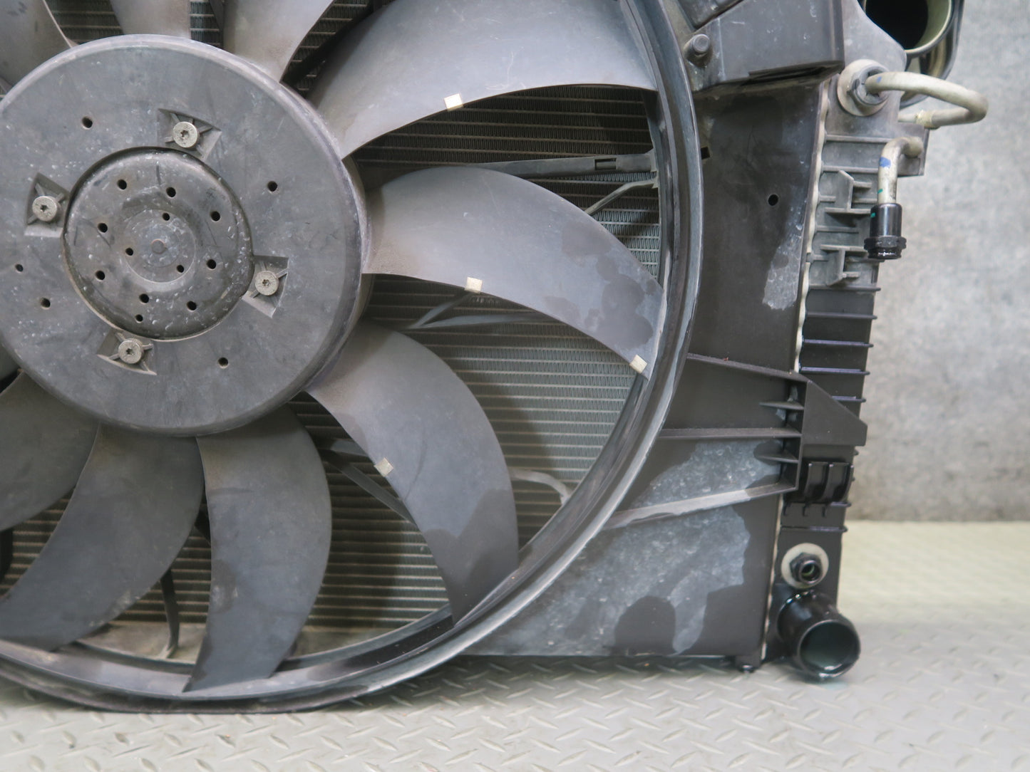 10-11 Mercedes W164 ML350 Diesel Radiator AC Condenser Fan Shroud Assembly OEM