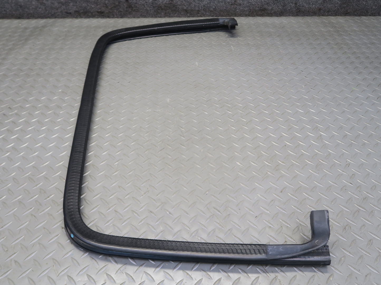 2003-2009 Hummer H2 Rear Right Window Outer Inner Weatherstrip Rubber Seal Set