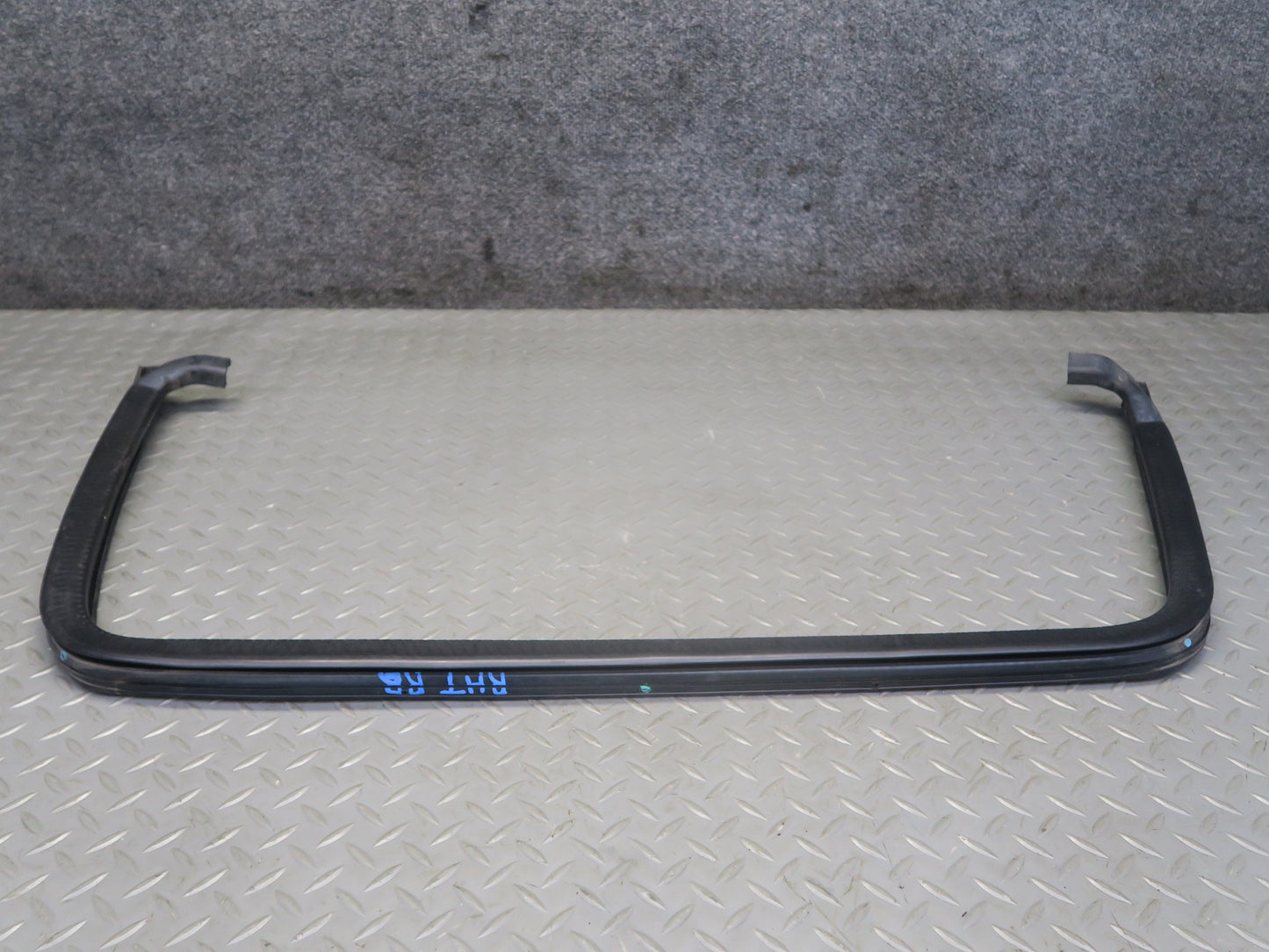 2003-2009 Hummer H2 Rear Right Window Outer Inner Weatherstrip Rubber Seal Set