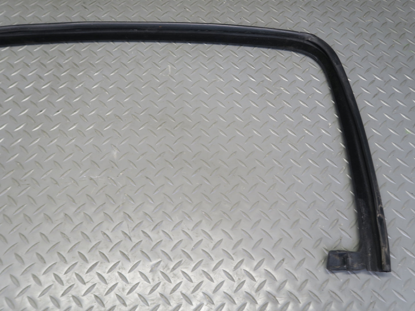 2003-2009 Hummer H2 Rear Right Window Outer Inner Weatherstrip Rubber Seal Set