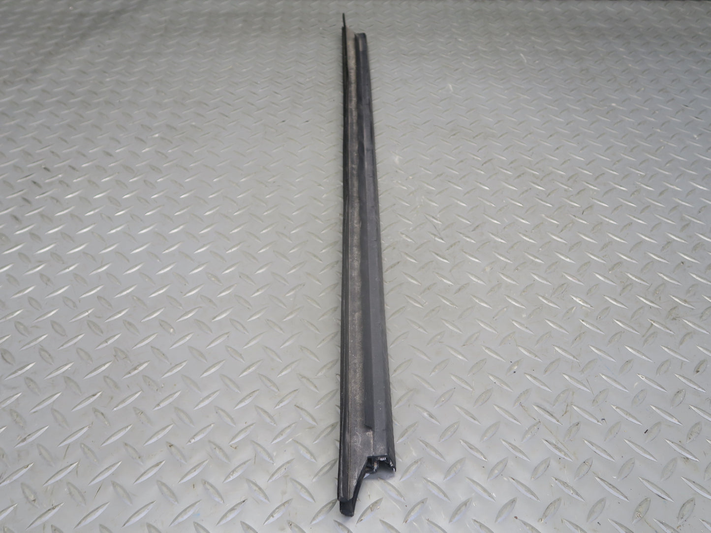 2003-2009 Hummer H2 Rear Right Window Outer Inner Weatherstrip Rubber Seal Set