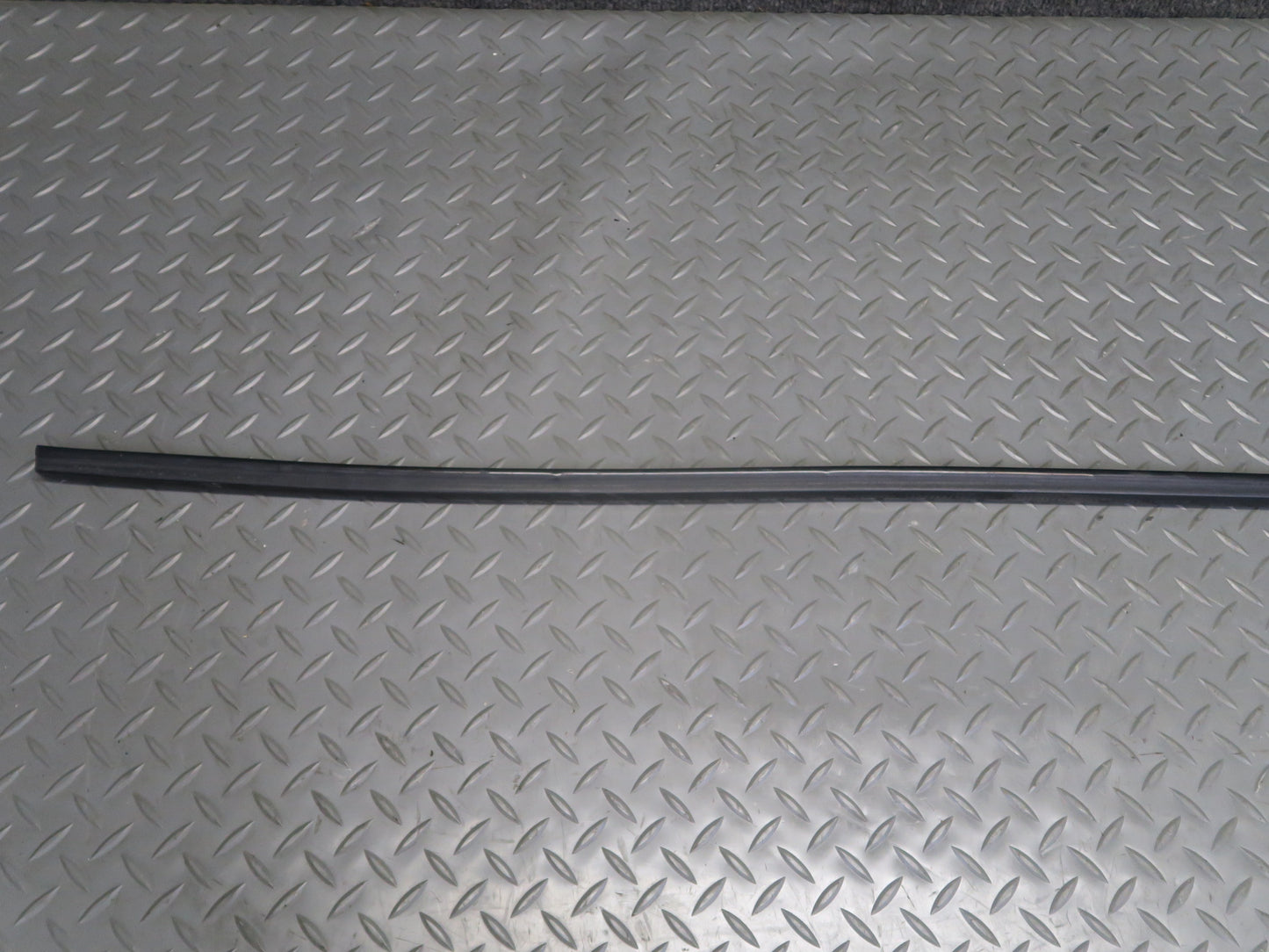 2003-2009 Hummer H2 Rear Right Window Outer Inner Weatherstrip Rubber Seal Set