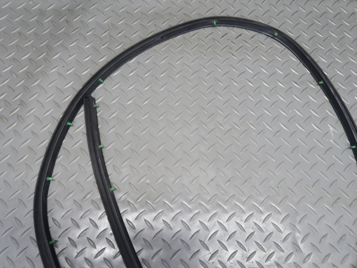 2003-2009 Hummer H2 Rear Right Window Outer Inner Weatherstrip Rubber Seal Set