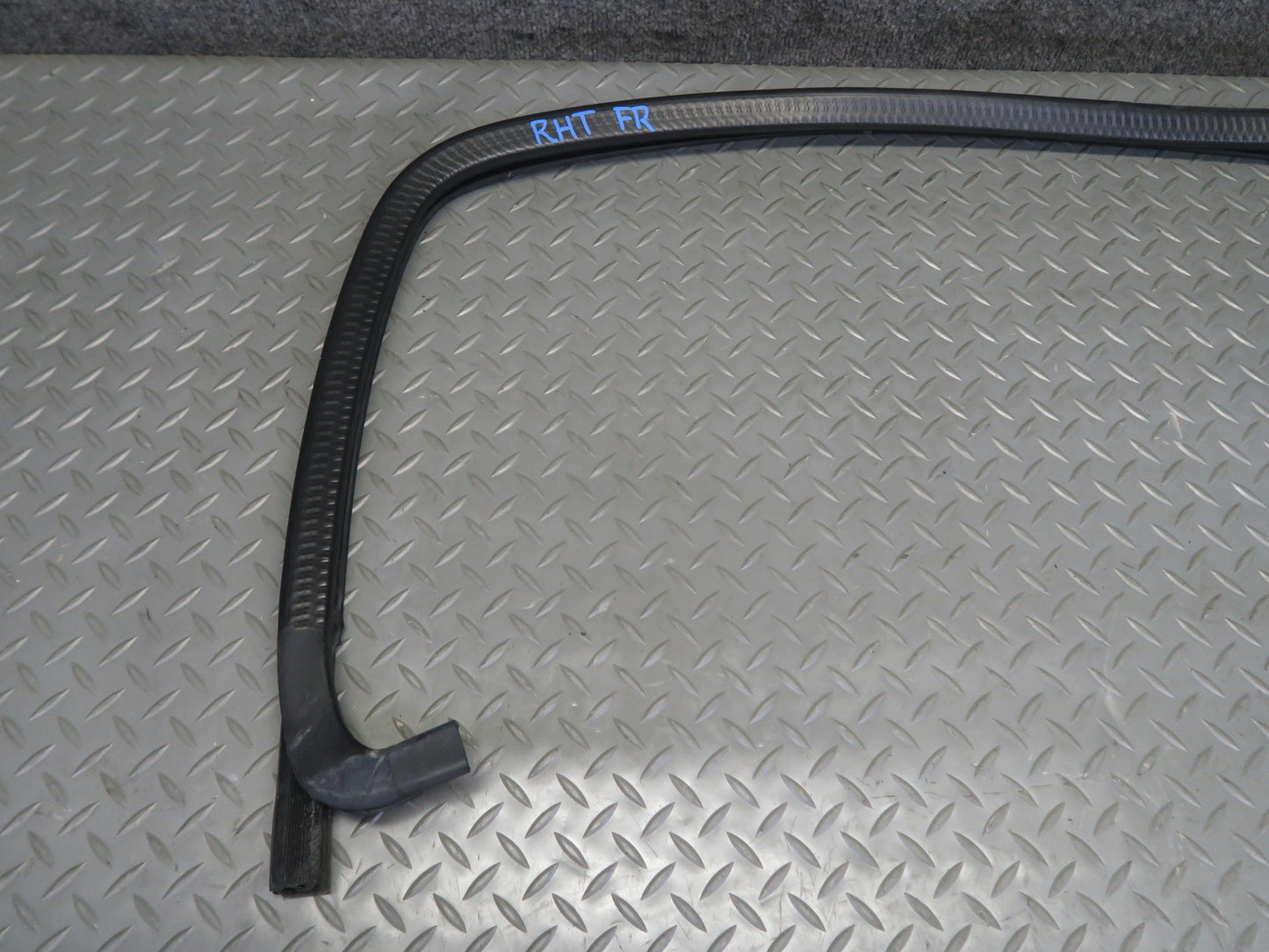 03-09 Hummer H2 Front Right Window Outer Inner Weatherstrip Rubber Seal Set of 4