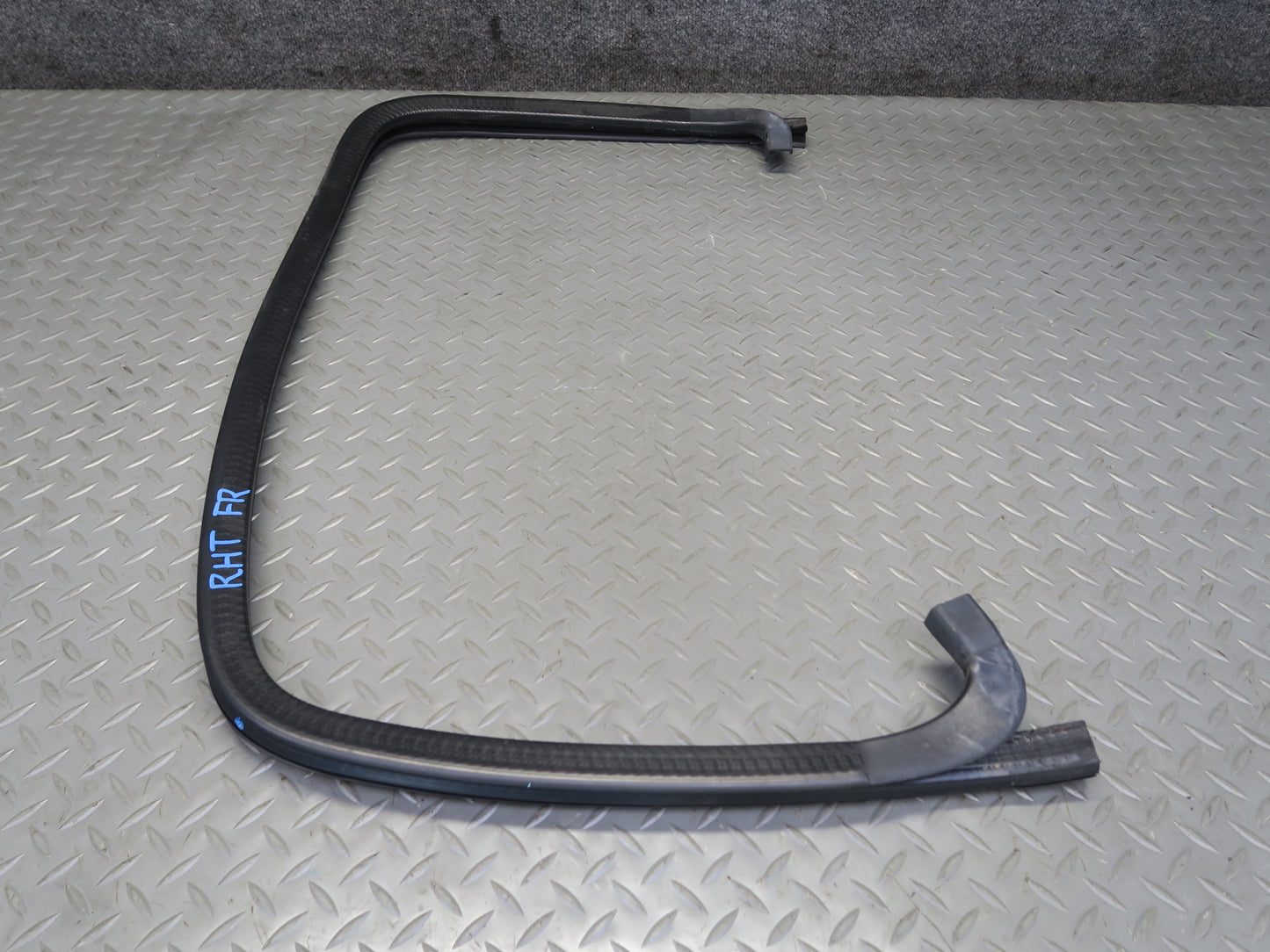 03-09 Hummer H2 Front Right Window Outer Inner Weatherstrip Rubber Seal Set of 4