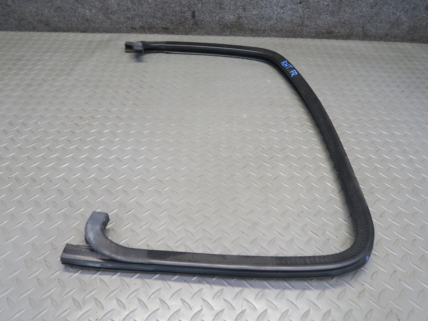03-09 Hummer H2 Front Right Window Outer Inner Weatherstrip Rubber Seal Set of 4
