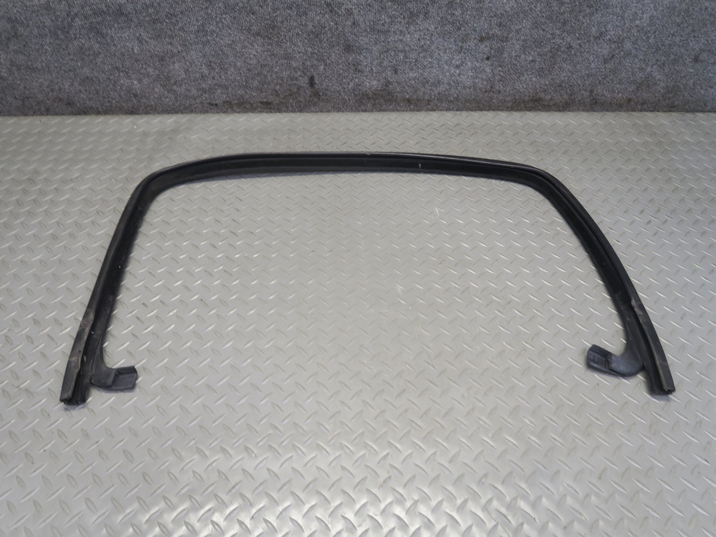 03-09 Hummer H2 Front Right Window Outer Inner Weatherstrip Rubber Seal Set of 4