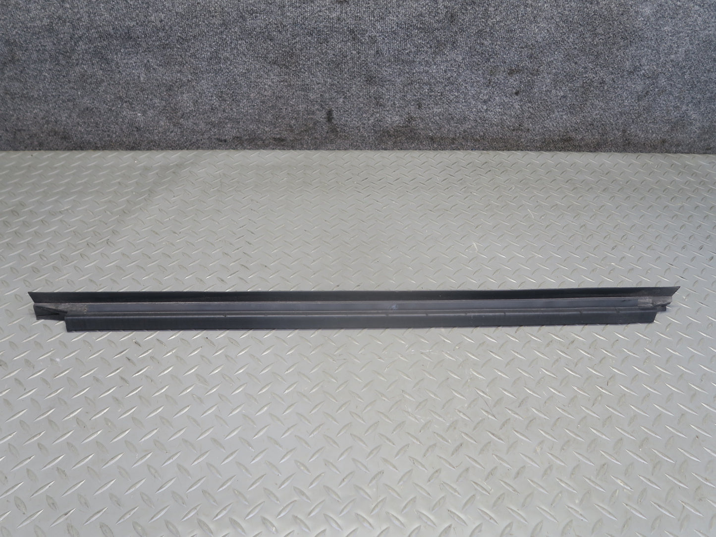 03-09 Hummer H2 Front Right Window Outer Inner Weatherstrip Rubber Seal Set of 4