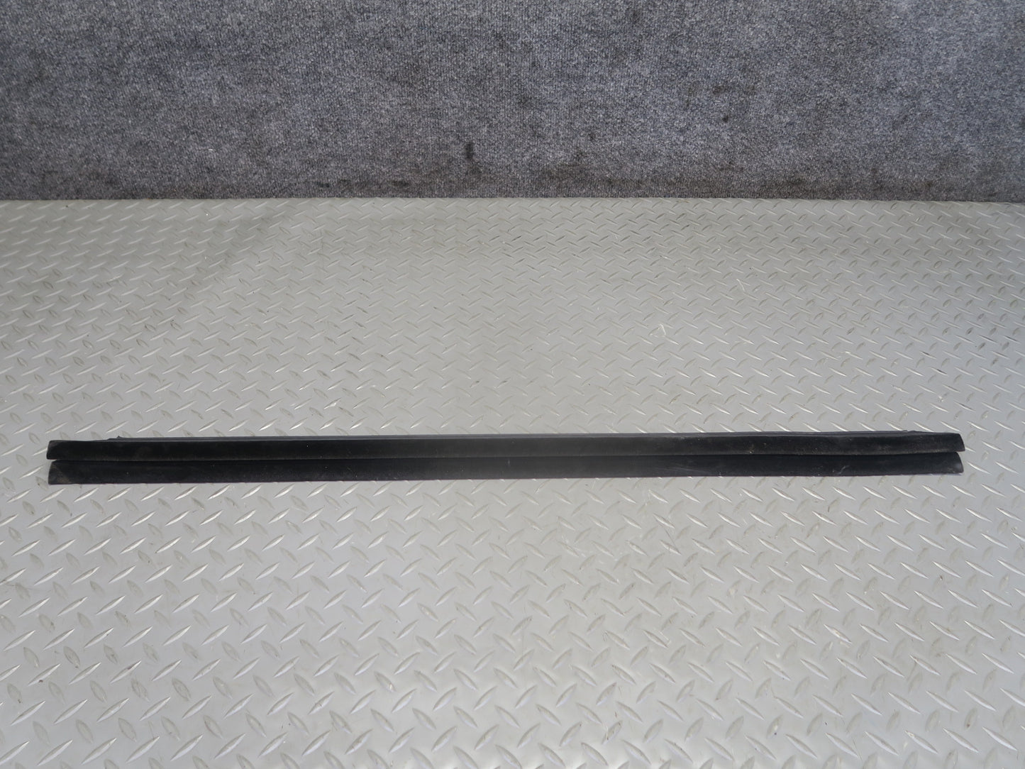 03-09 Hummer H2 Front Right Window Outer Inner Weatherstrip Rubber Seal Set of 4