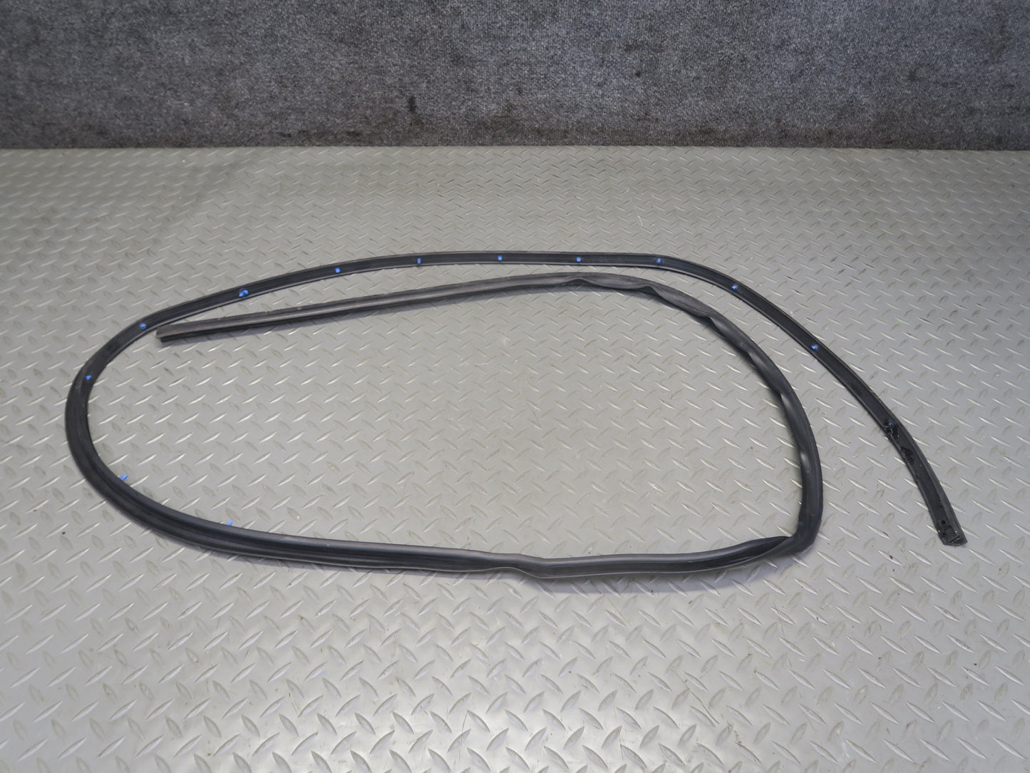 03-09 Hummer H2 Front Right Window Outer Inner Weatherstrip Rubber Seal Set of 4