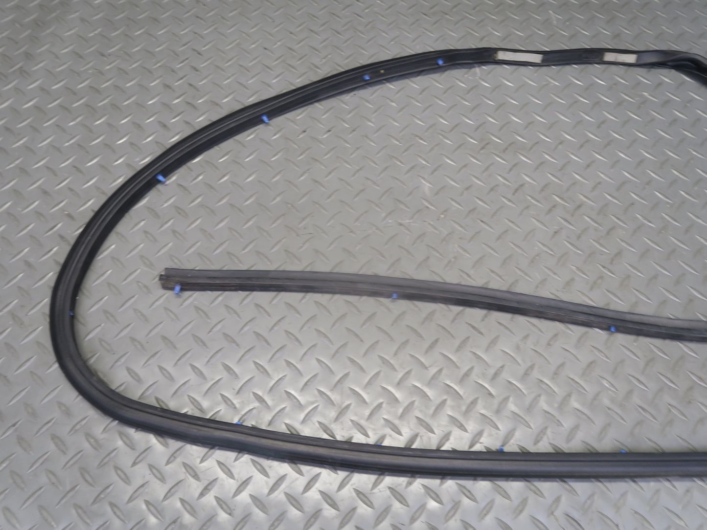 03-09 Hummer H2 Front Right Window Outer Inner Weatherstrip Rubber Seal Set of 4