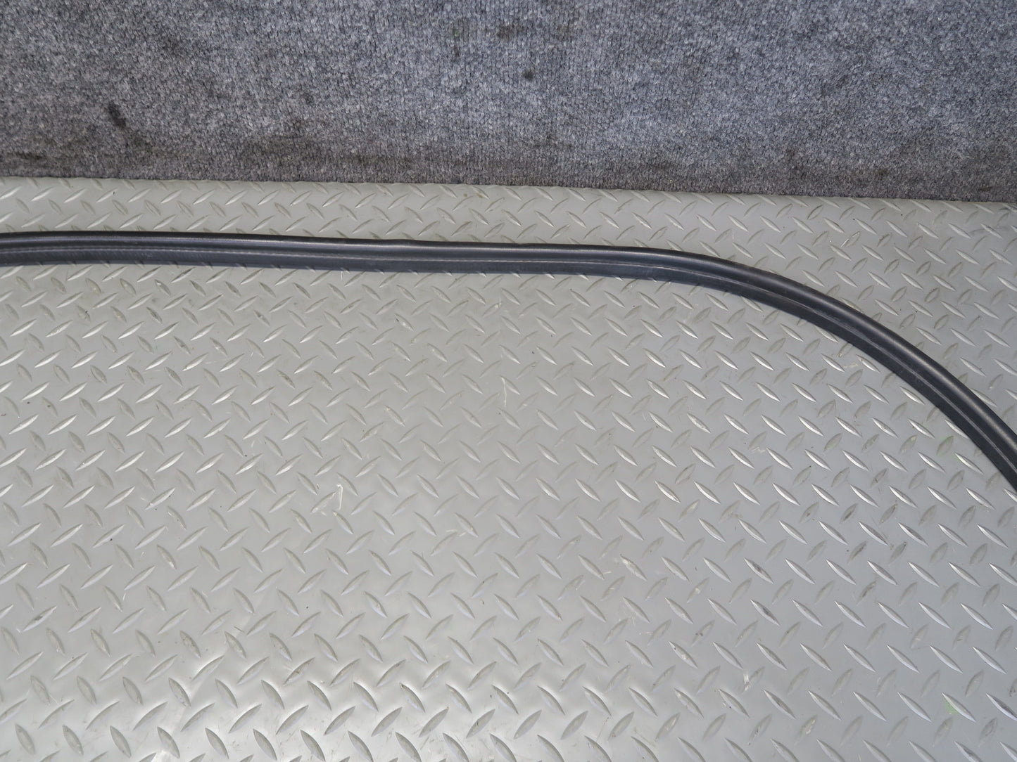 2003-2009 Hummer H2 Left & Right Roof Under Door Weatherstrip Rubber Seal Set