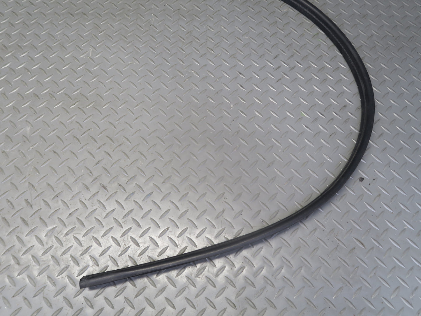 2003-2009 Hummer H2 Left & Right Roof Under Door Weatherstrip Rubber Seal Set