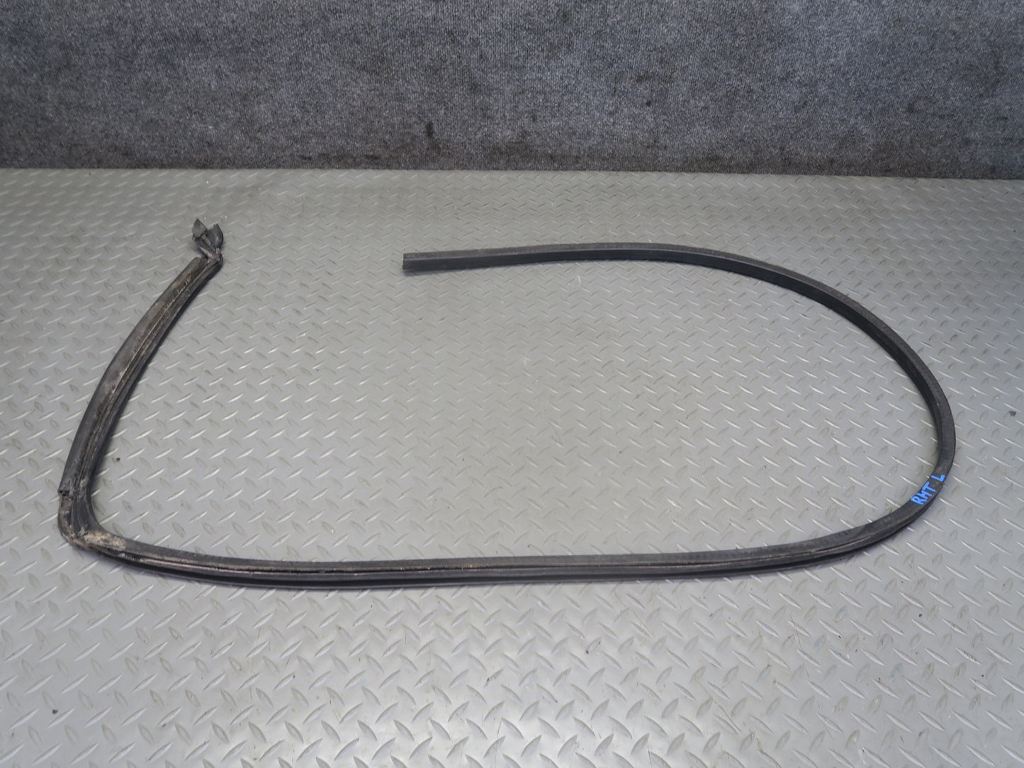 2003-2009 Hummer H2 Left & Right Roof Under Door Weatherstrip Rubber Seal Set