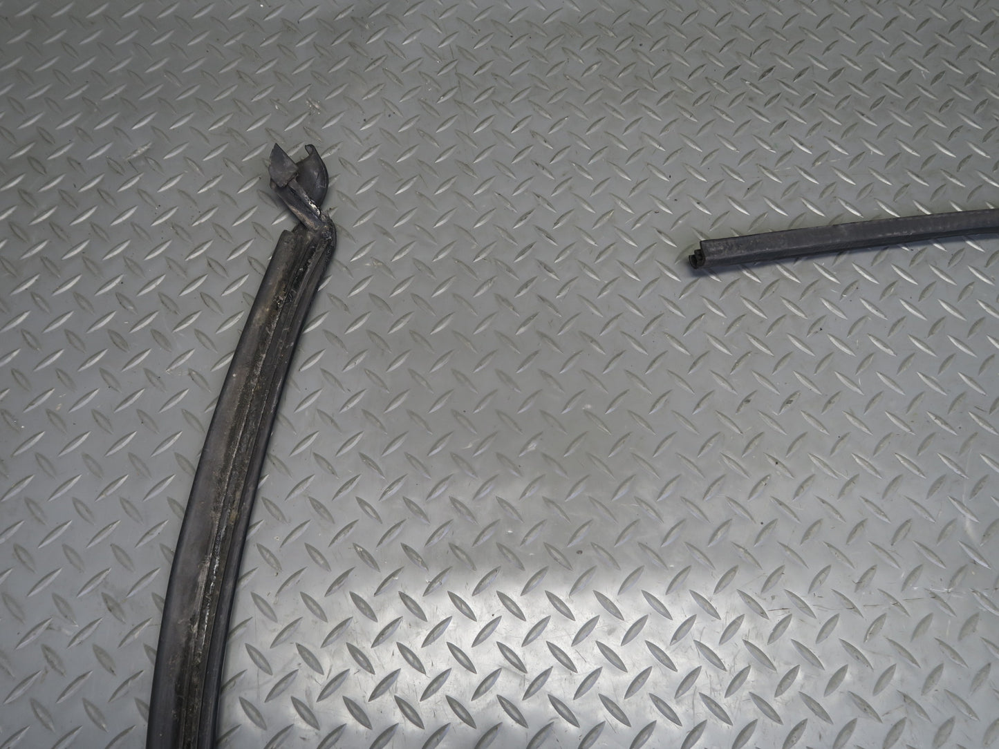 2003-2009 Hummer H2 Left & Right Roof Under Door Weatherstrip Rubber Seal Set