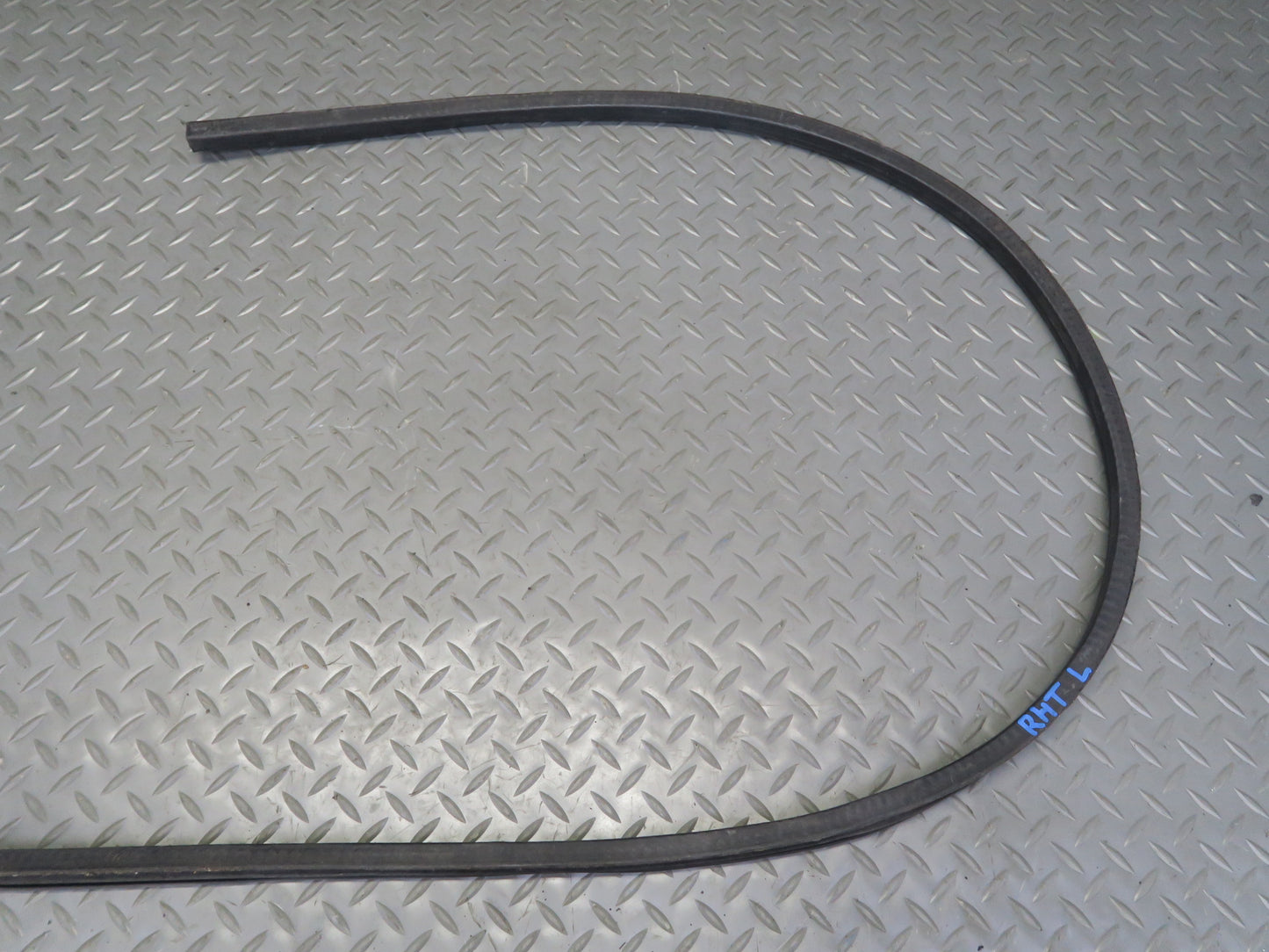 2003-2009 Hummer H2 Left & Right Roof Under Door Weatherstrip Rubber Seal Set