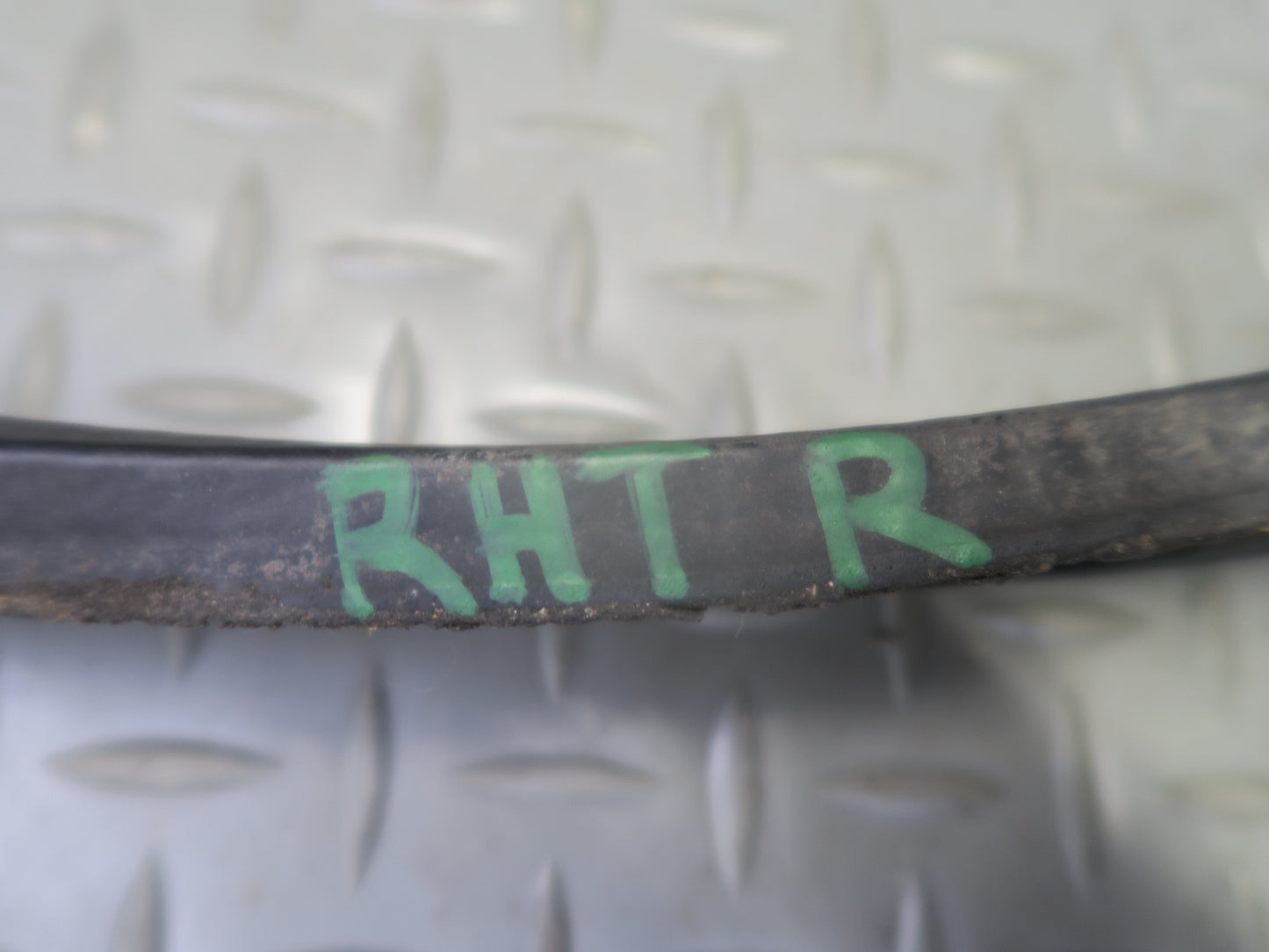 2003-2009 Hummer H2 Left & Right Roof Under Door Weatherstrip Rubber Seal Set