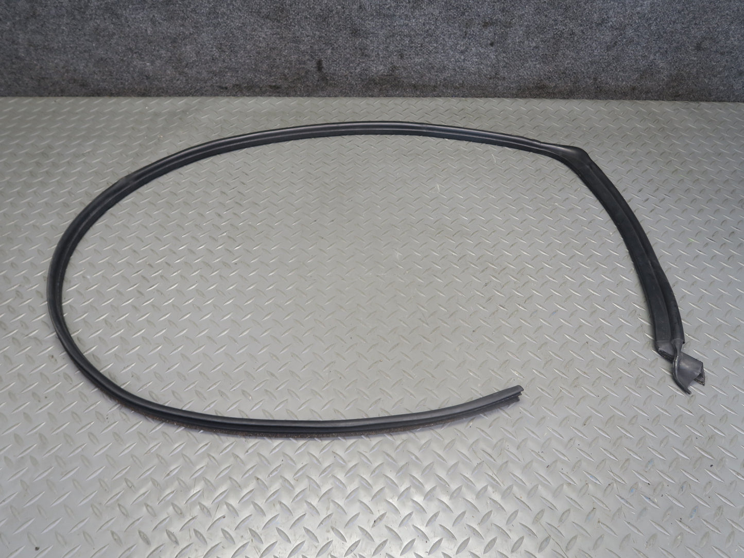 2003-2009 Hummer H2 Left & Right Roof Under Door Weatherstrip Rubber Seal Set