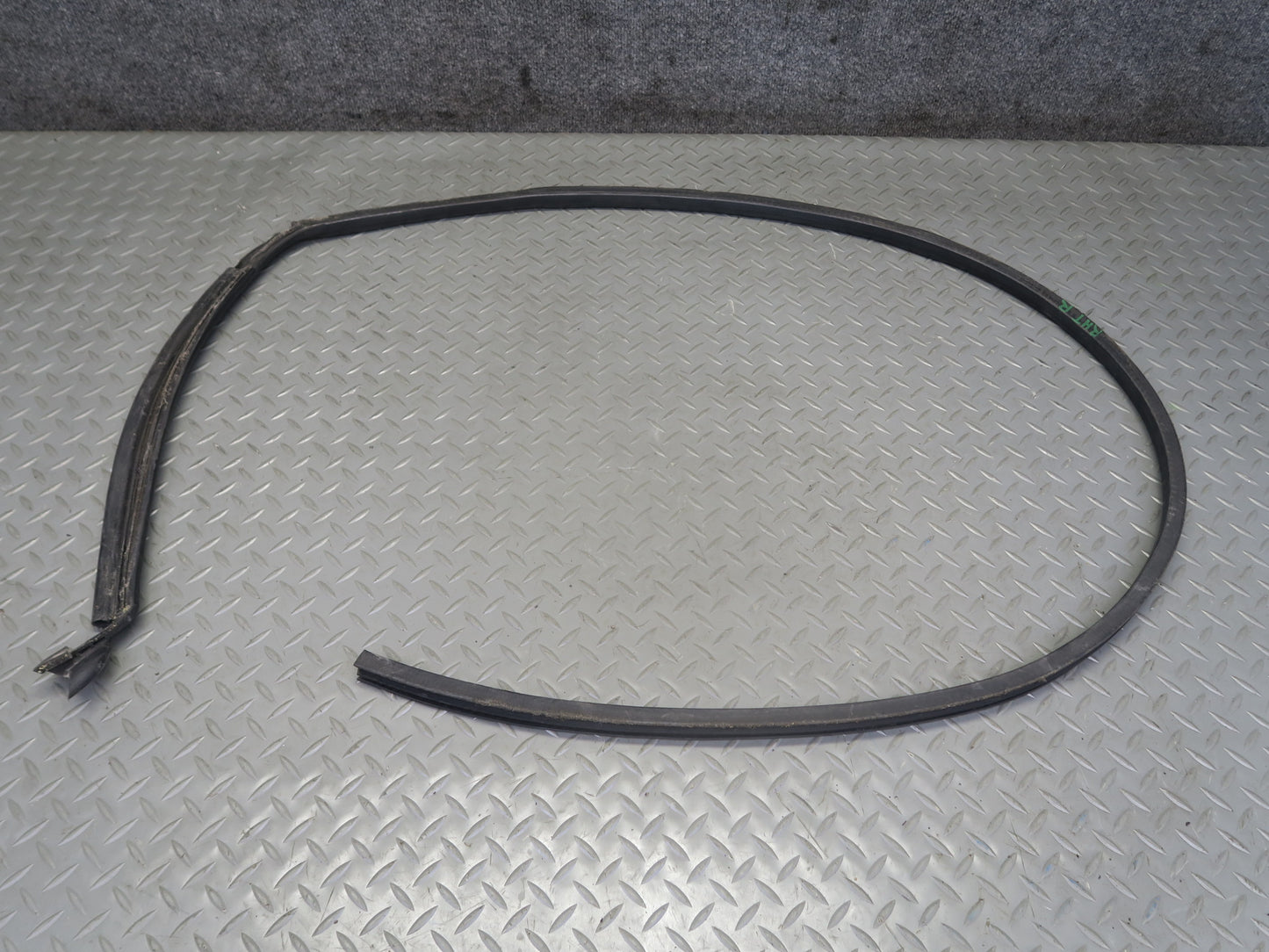 2003-2009 Hummer H2 Left & Right Roof Under Door Weatherstrip Rubber Seal Set