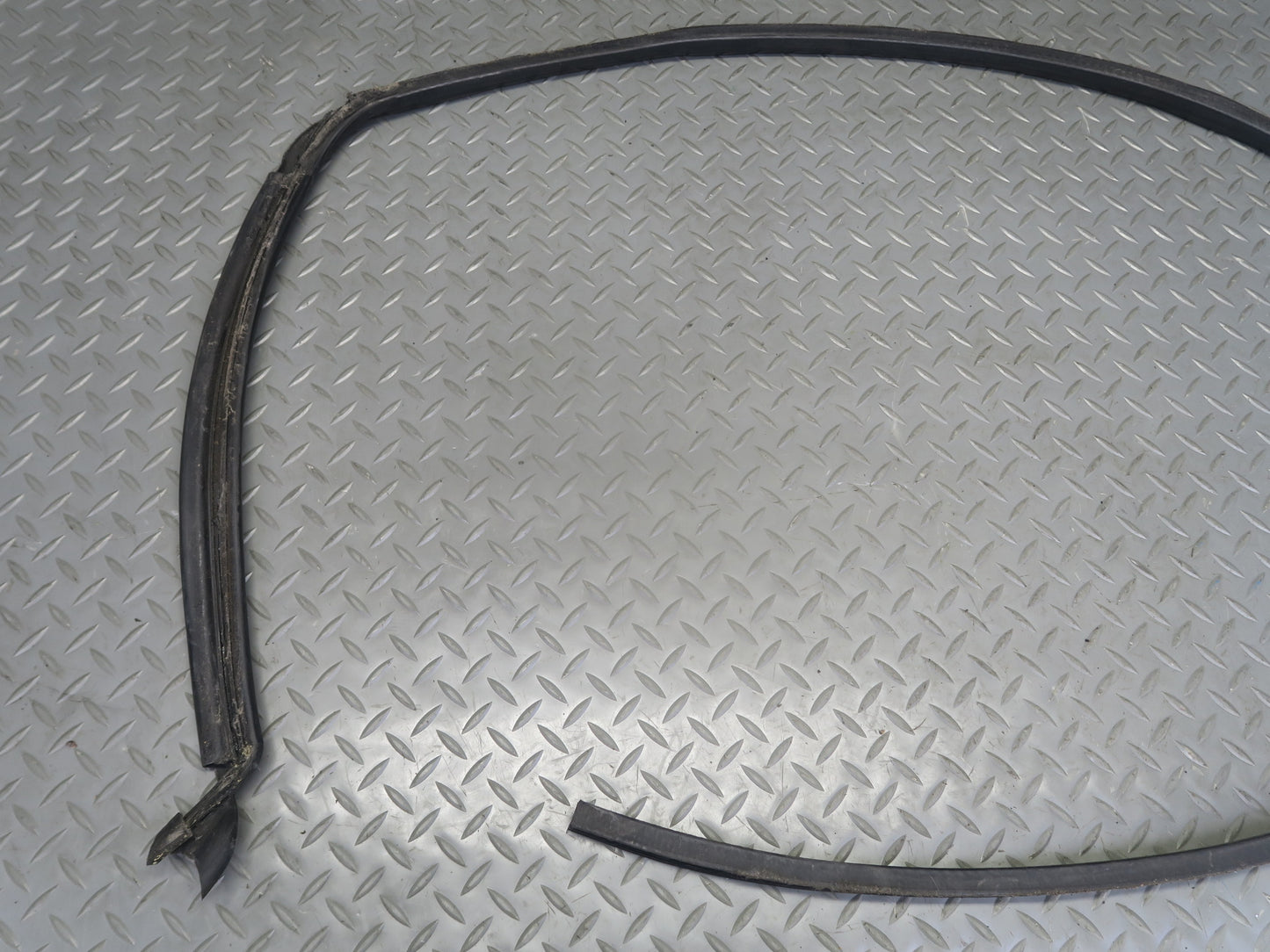 2003-2009 Hummer H2 Left & Right Roof Under Door Weatherstrip Rubber Seal Set