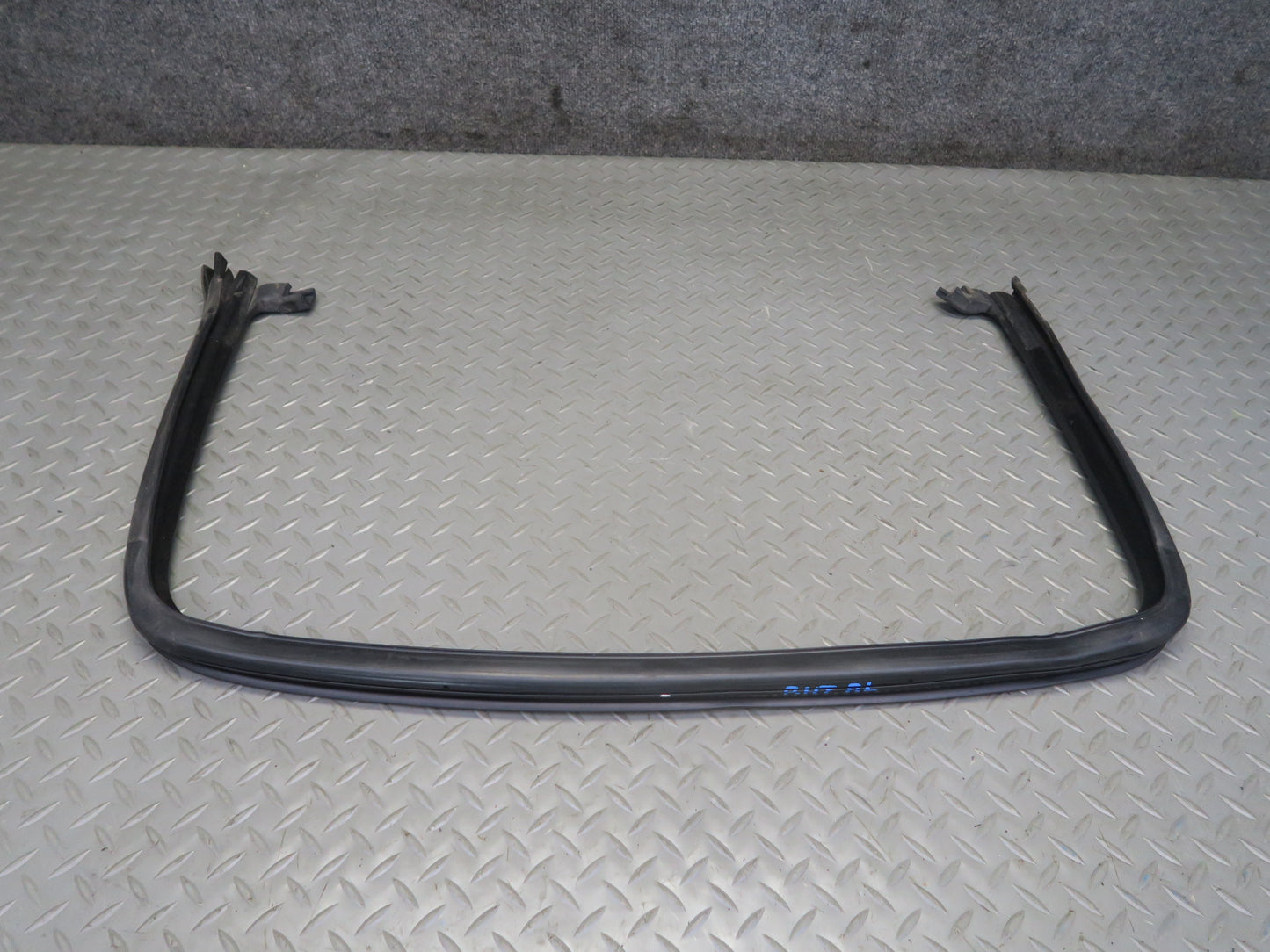 2003-2009 Hummer H2 Rear Left Window Outer Inner Weatherstrip Rubber Seal Set