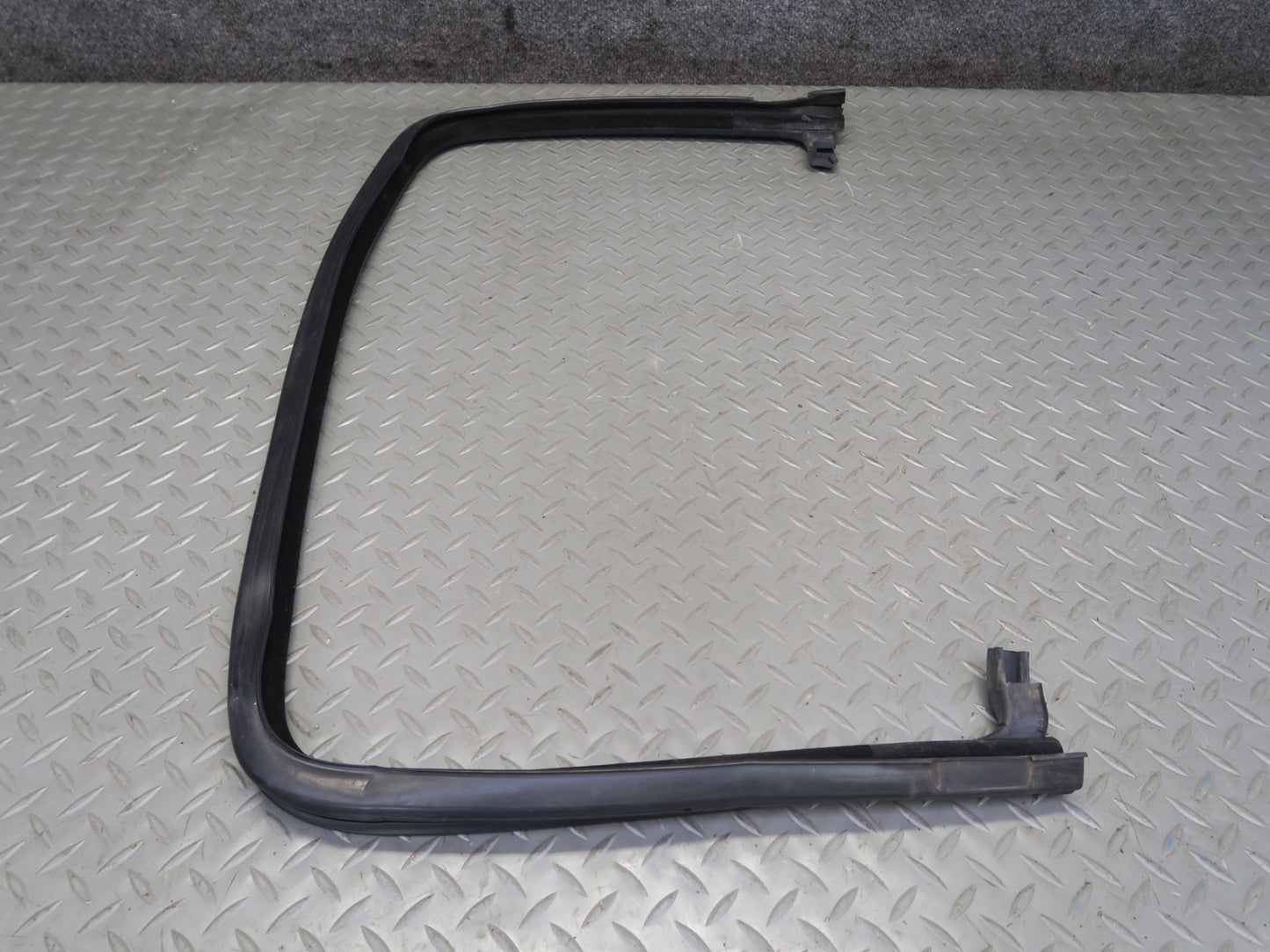 2003-2009 Hummer H2 Rear Left Window Outer Inner Weatherstrip Rubber Seal Set