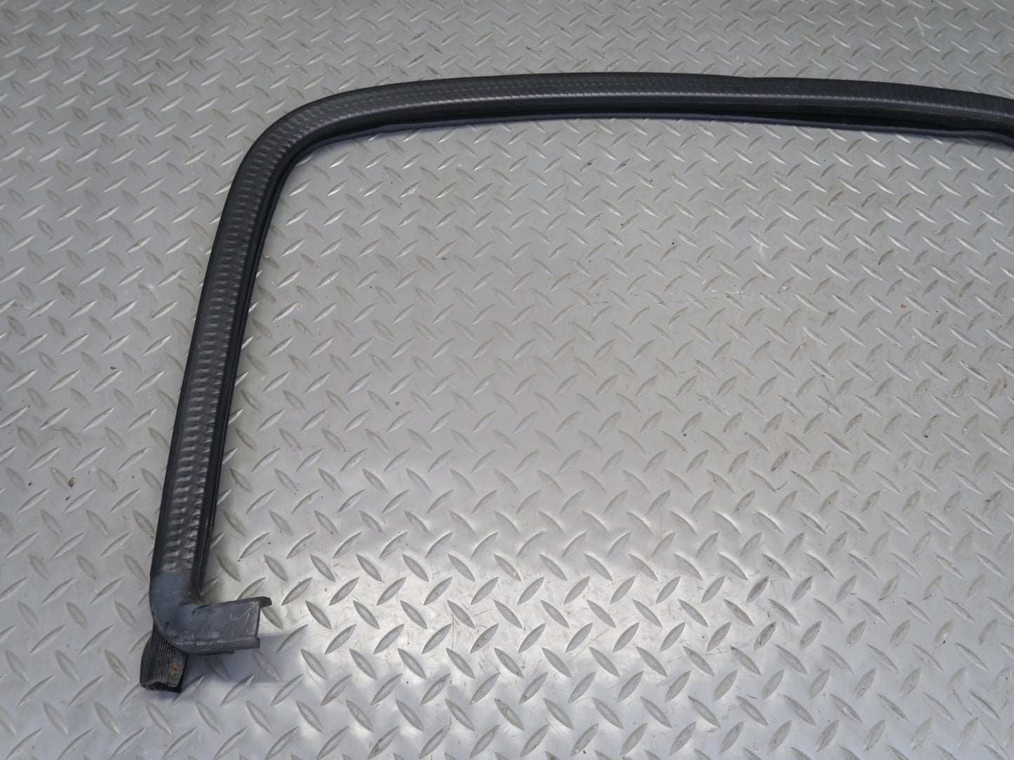 2003-2009 Hummer H2 Rear Left Window Outer Inner Weatherstrip Rubber Seal Set