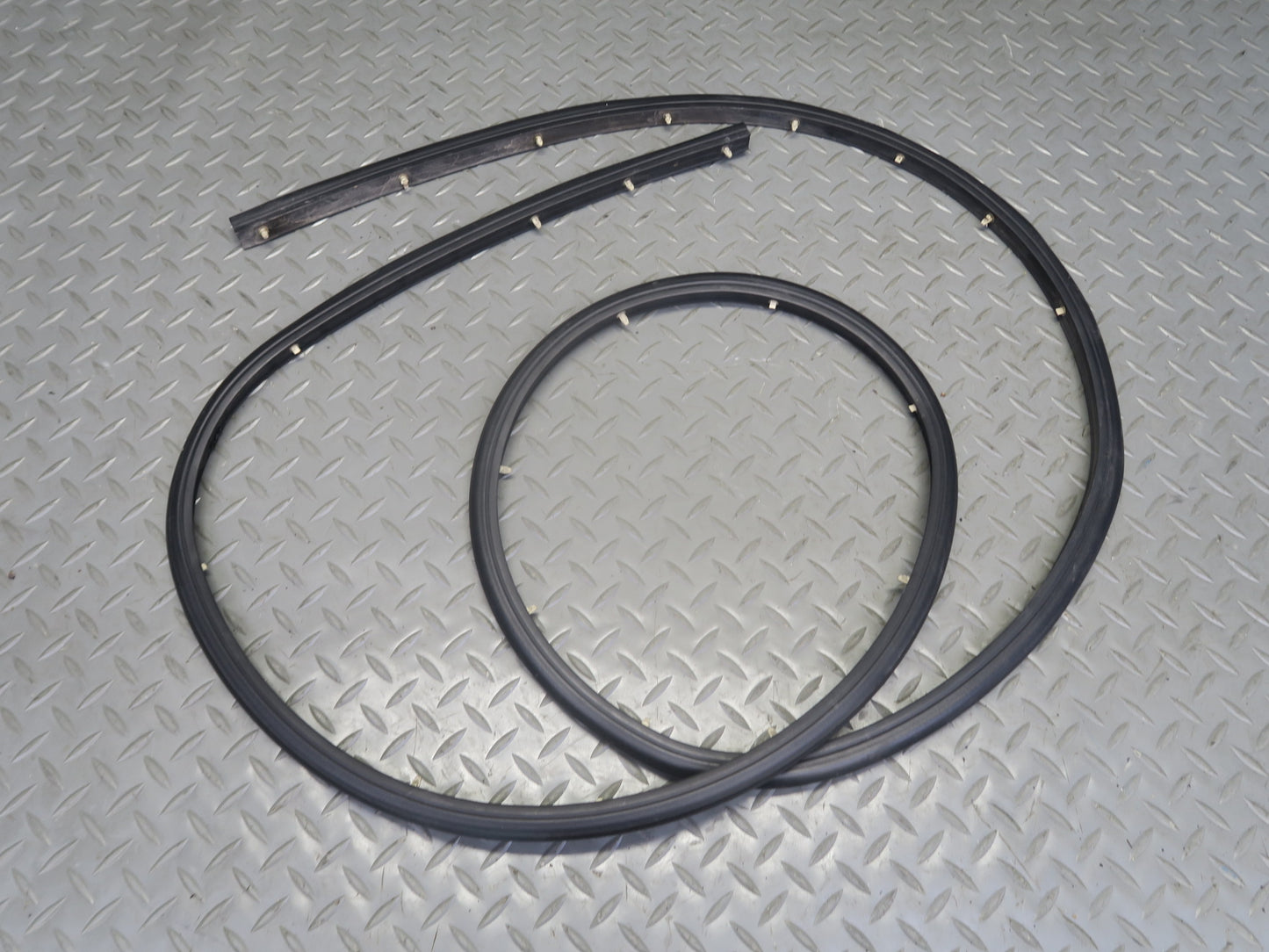 2003-2009 Hummer H2 Rear Left Window Outer Inner Weatherstrip Rubber Seal Set