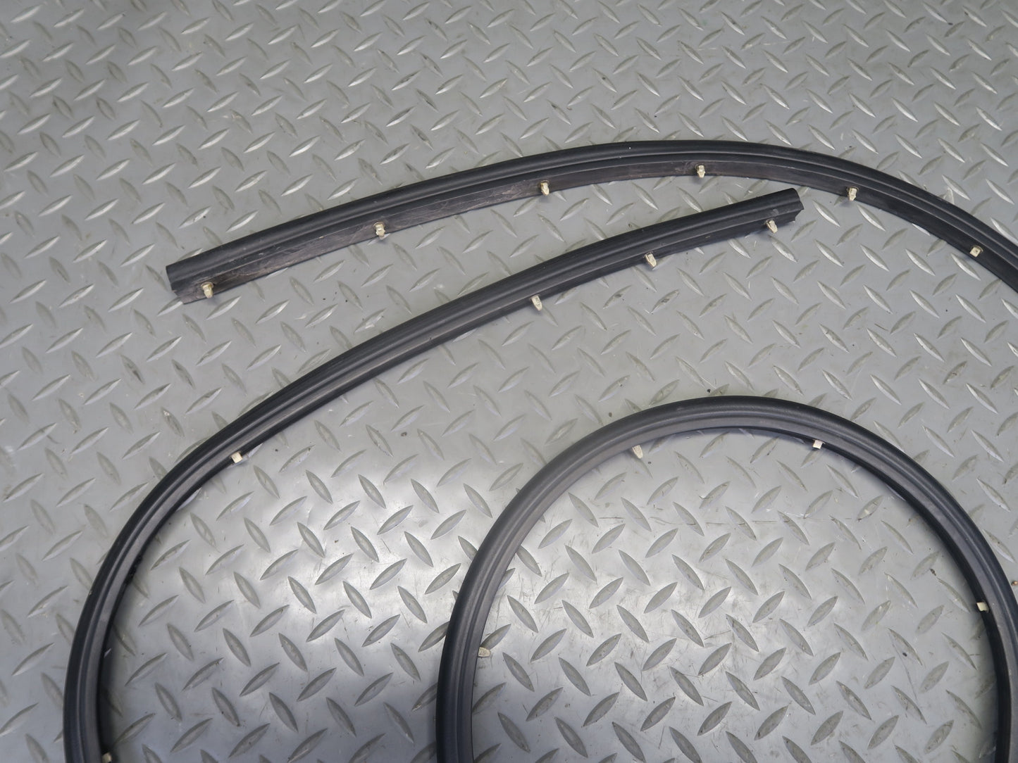 2003-2009 Hummer H2 Rear Left Window Outer Inner Weatherstrip Rubber Seal Set