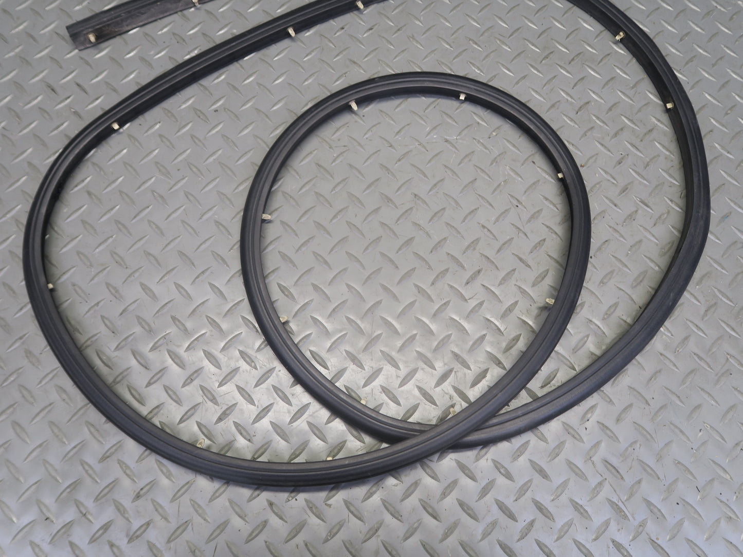 2003-2009 Hummer H2 Rear Left Window Outer Inner Weatherstrip Rubber Seal Set