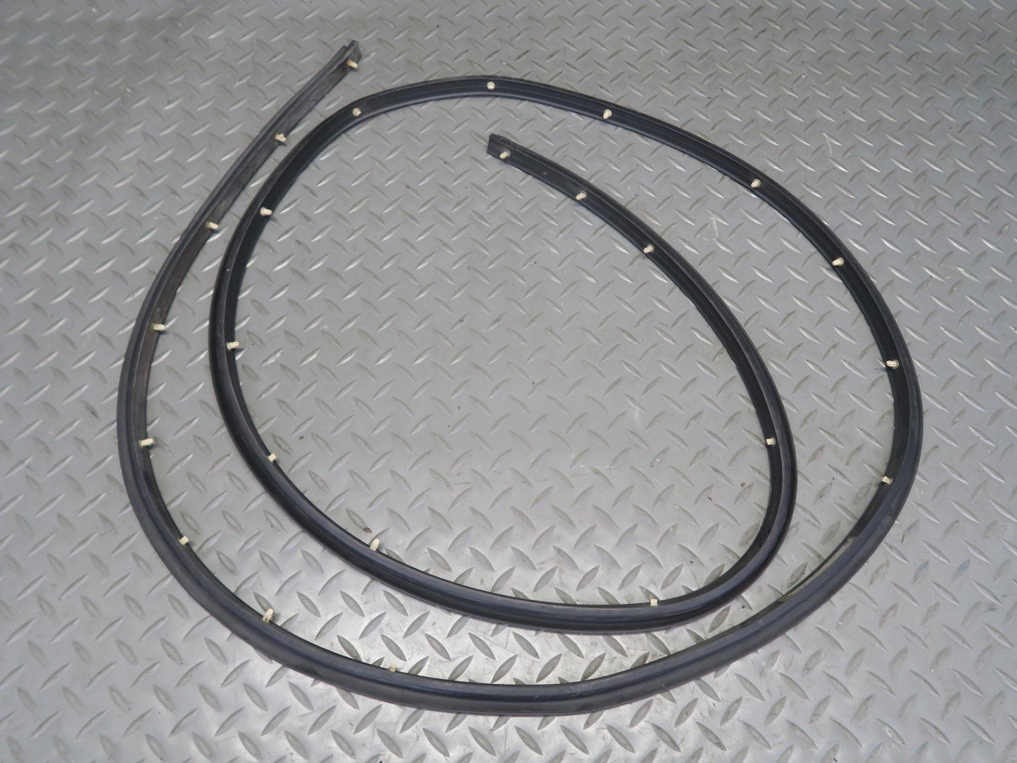 2003-2009 Hummer H2 Rear Left Window Outer Inner Weatherstrip Rubber Seal Set
