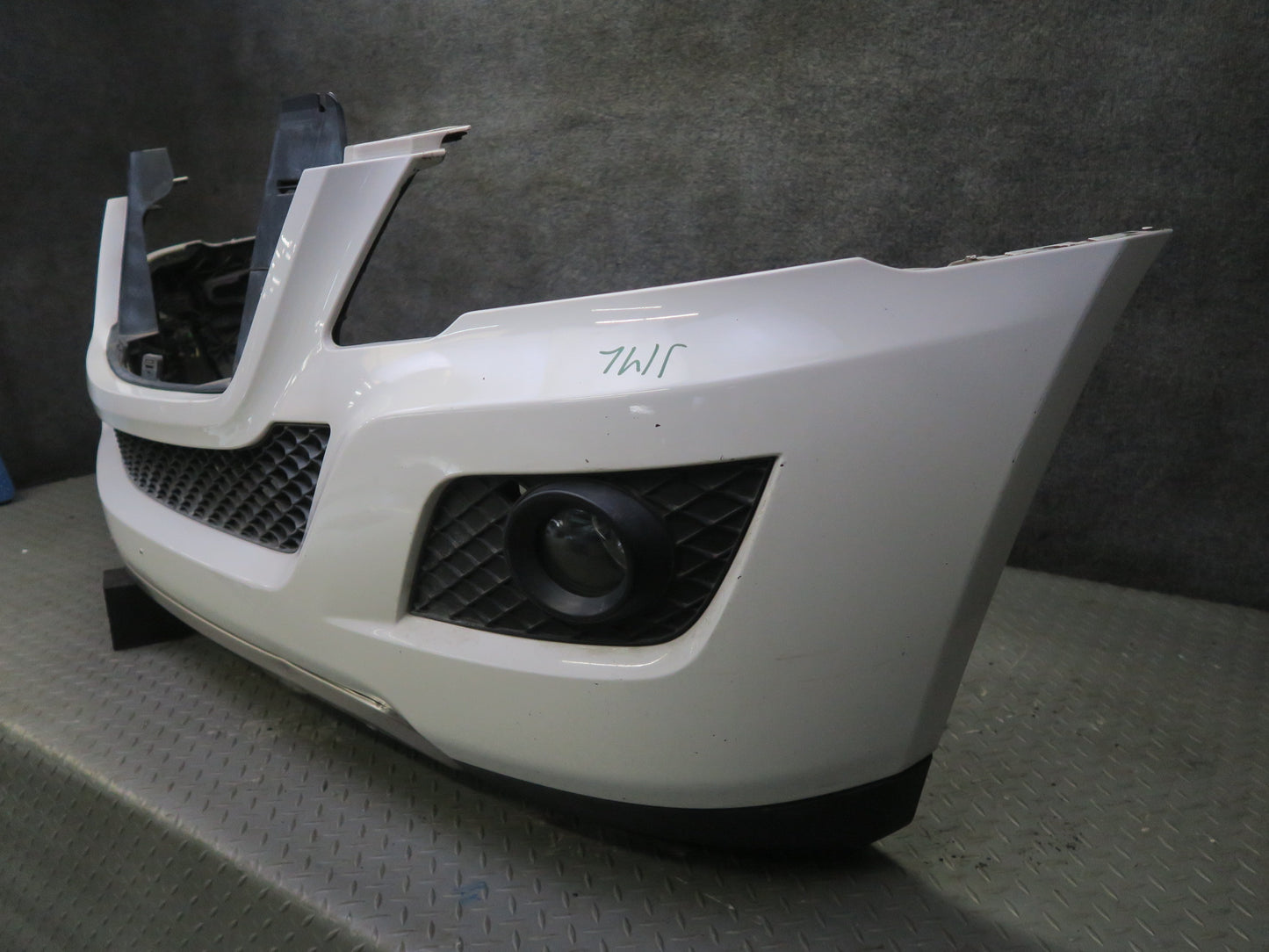 09-11 Mercedes W164 ML350 Front Bumper Cover w Fog Light Arctic White OEM