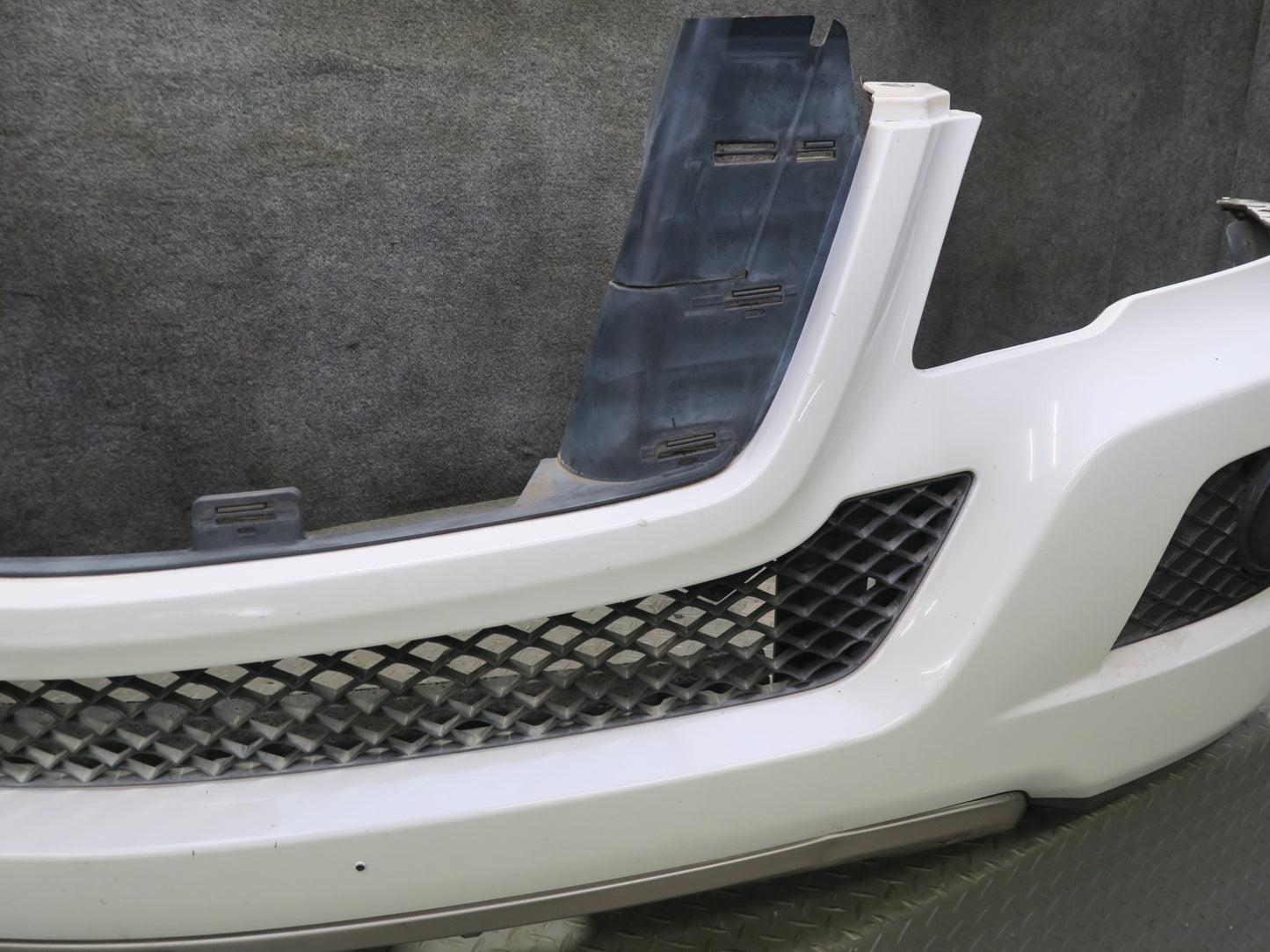 09-11 Mercedes W164 ML350 Front Bumper Cover w Fog Light Arctic White OEM