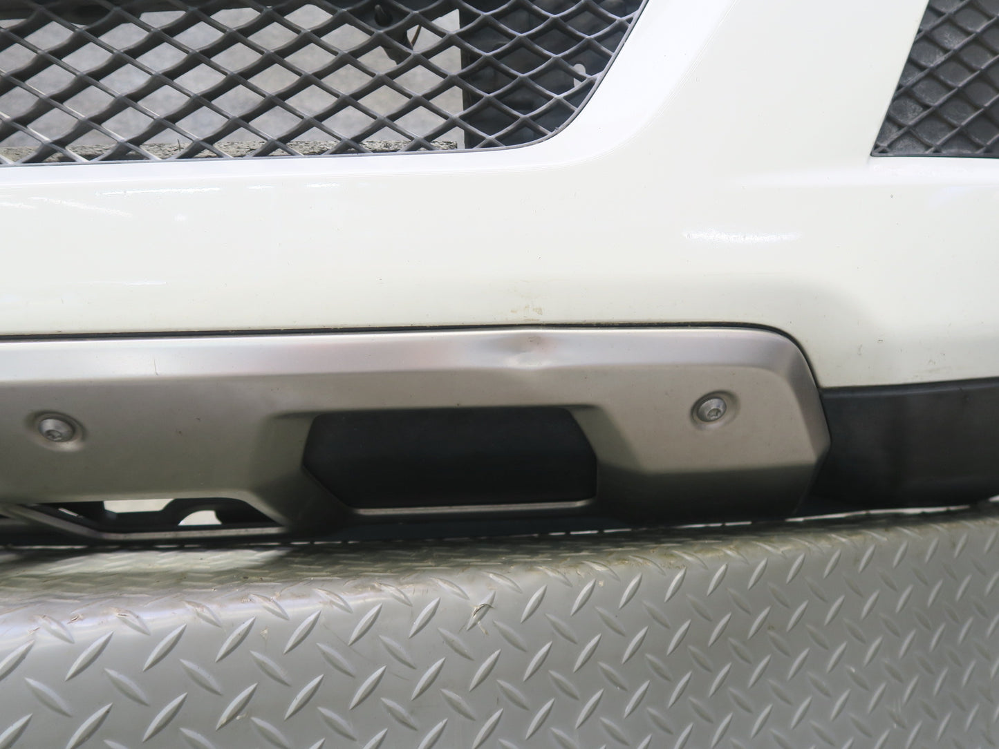 09-11 Mercedes W164 ML350 Front Bumper Cover w Fog Light Arctic White OEM