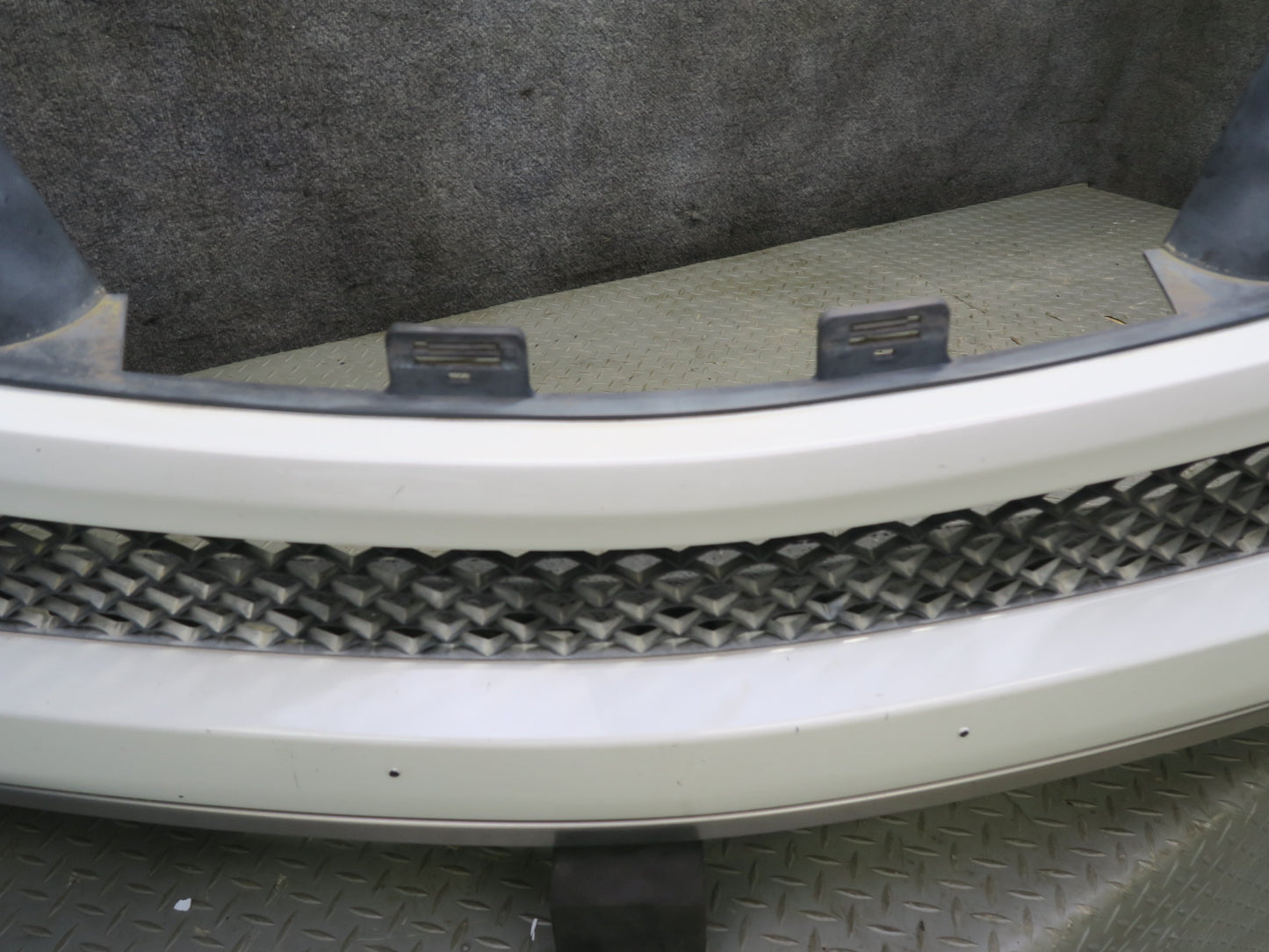09-11 Mercedes W164 ML350 Front Bumper Cover w Fog Light Arctic White OEM