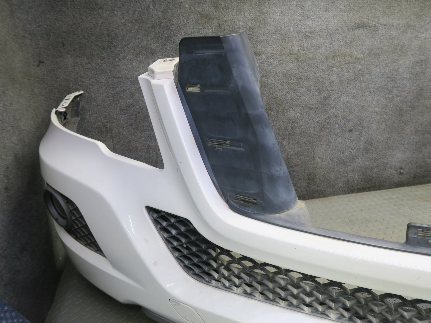09-11 Mercedes W164 ML350 Front Bumper Cover w Fog Light Arctic White OEM