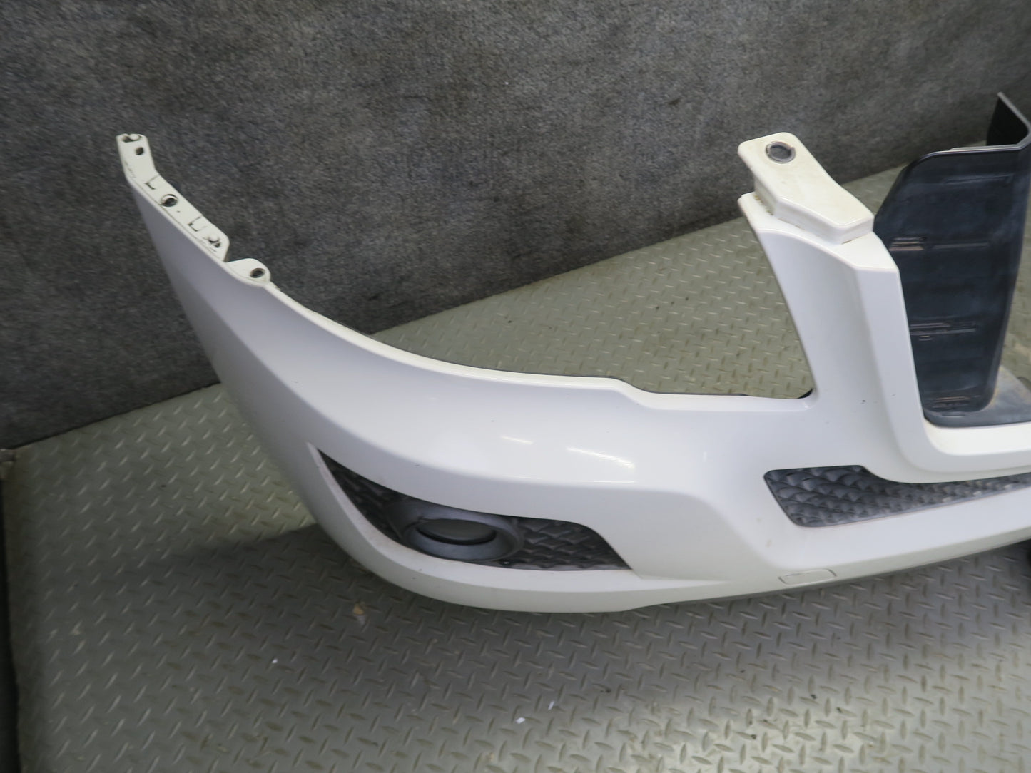 09-11 Mercedes W164 ML350 Front Bumper Cover w Fog Light Arctic White OEM