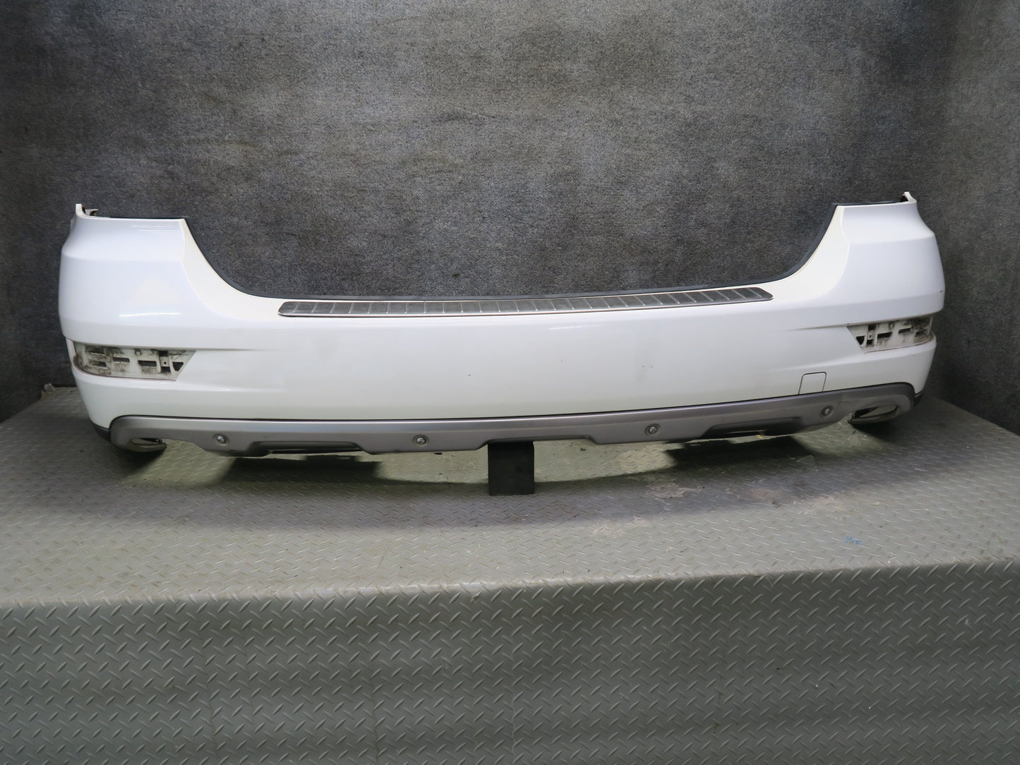 09-11 Mercedes W164 ML350 ML500 Rear Bumper Cover Arctic White OEM
