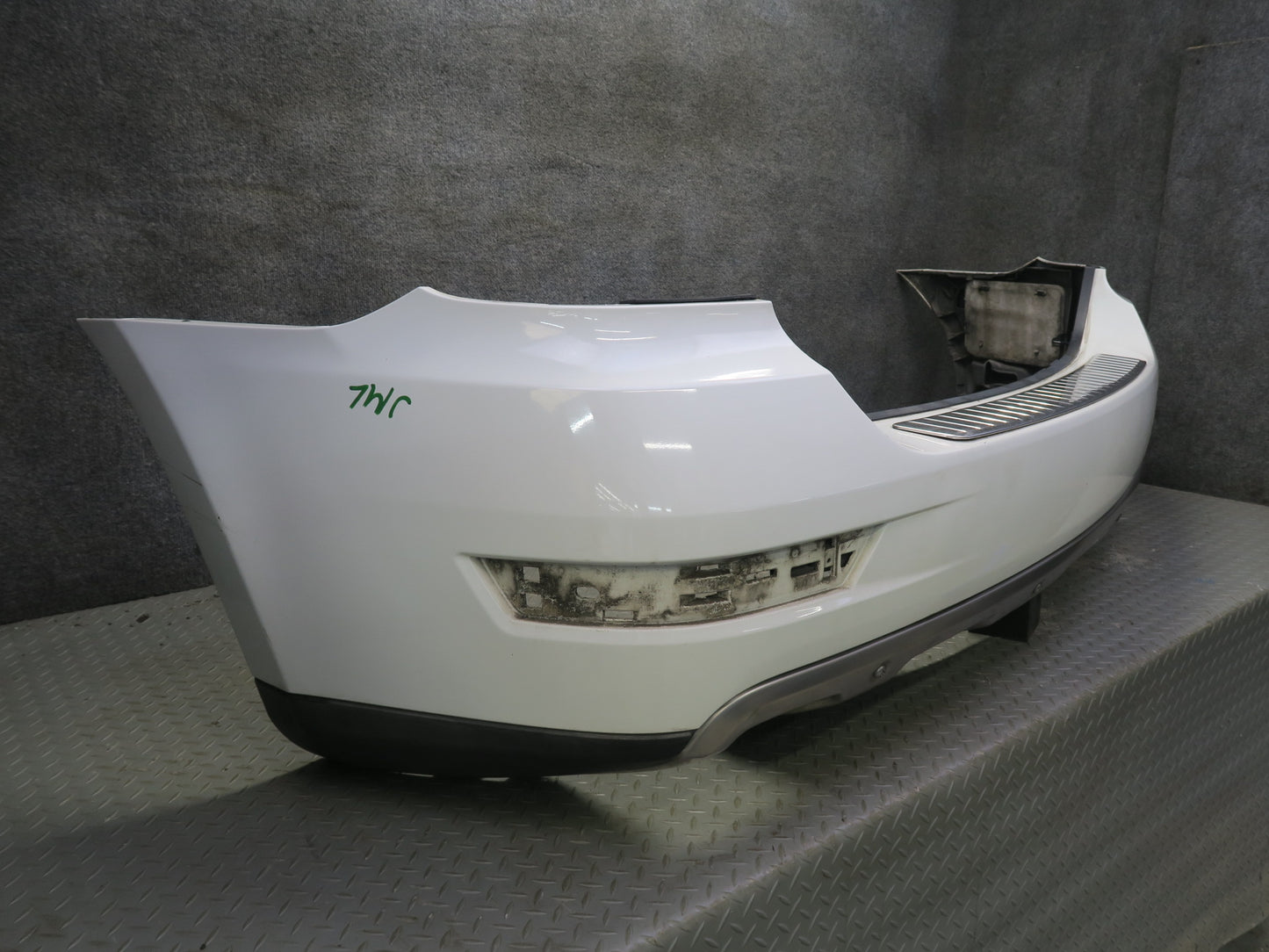 09-11 Mercedes W164 ML350 ML500 Rear Bumper Cover Arctic White OEM