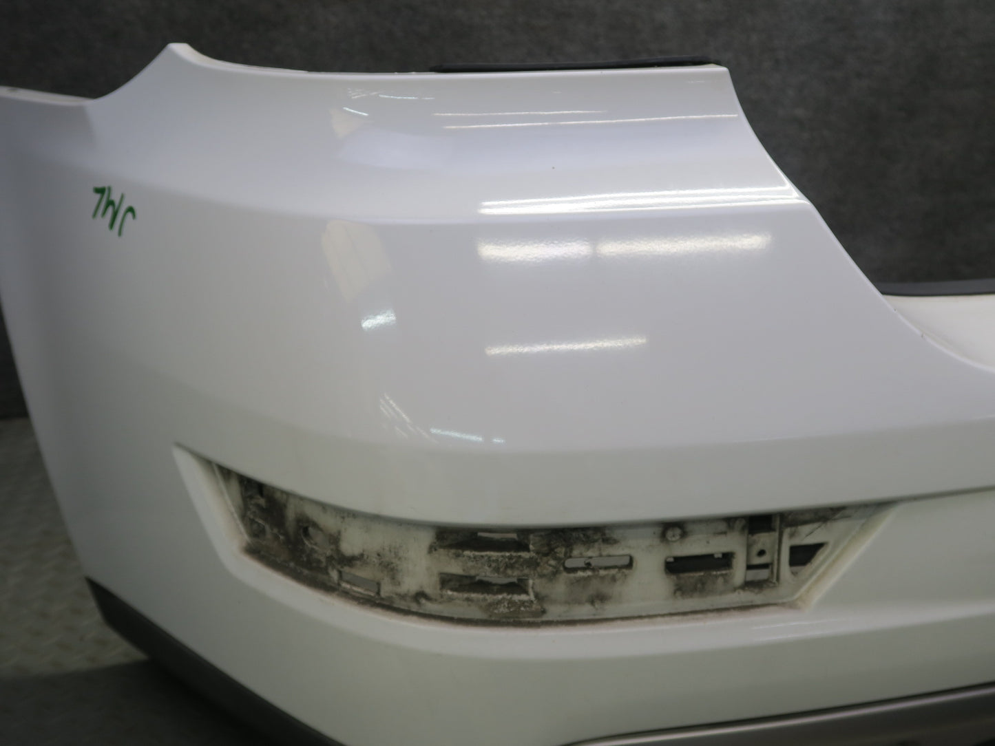 09-11 Mercedes W164 ML350 ML500 Rear Bumper Cover Arctic White OEM