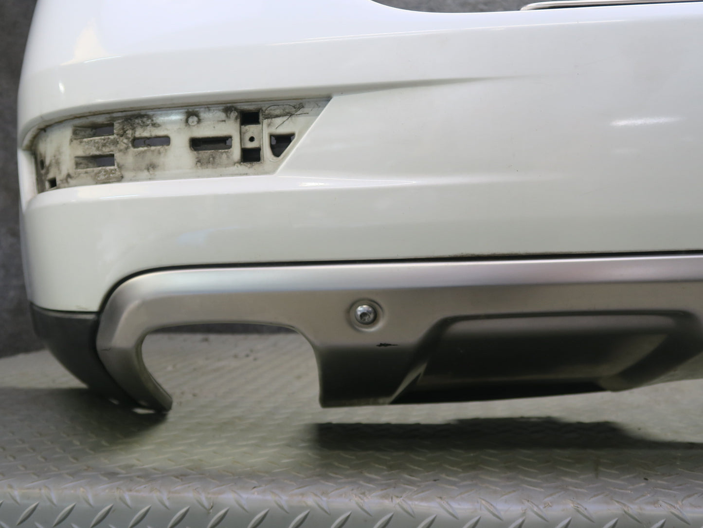 09-11 Mercedes W164 ML350 ML500 Rear Bumper Cover Arctic White OEM