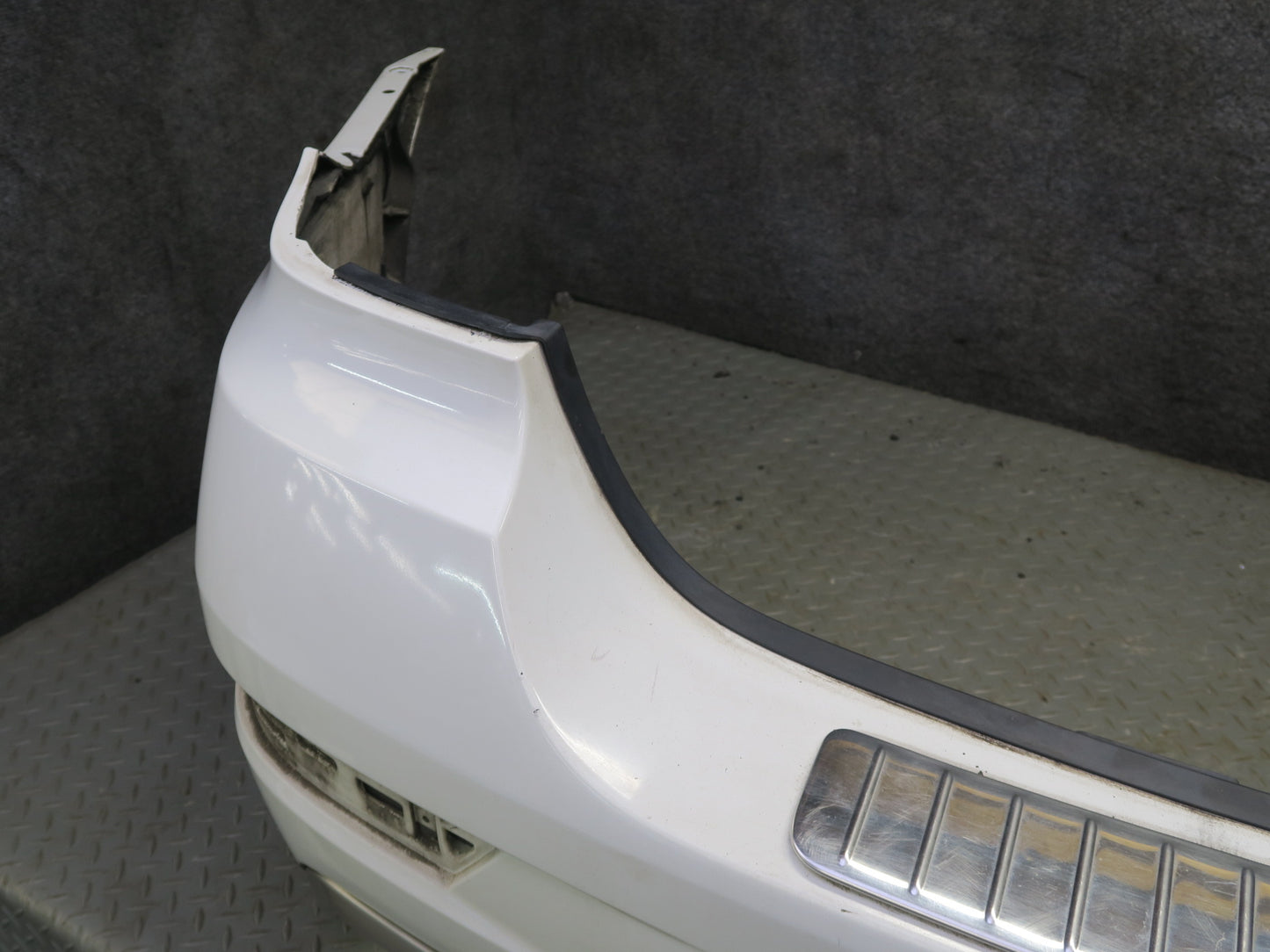 09-11 Mercedes W164 ML350 ML500 Rear Bumper Cover Arctic White OEM