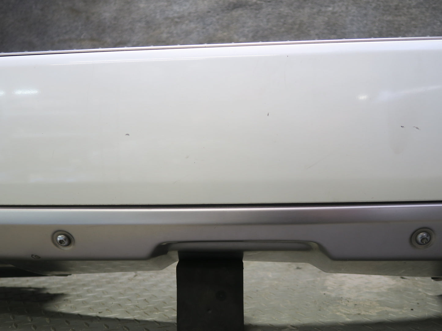 09-11 Mercedes W164 ML350 ML500 Rear Bumper Cover Arctic White OEM
