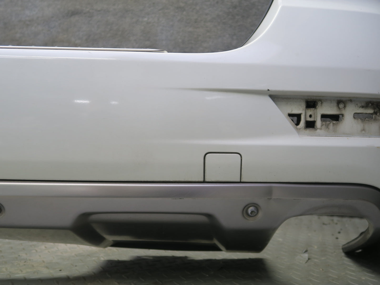 09-11 Mercedes W164 ML350 ML500 Rear Bumper Cover Arctic White OEM